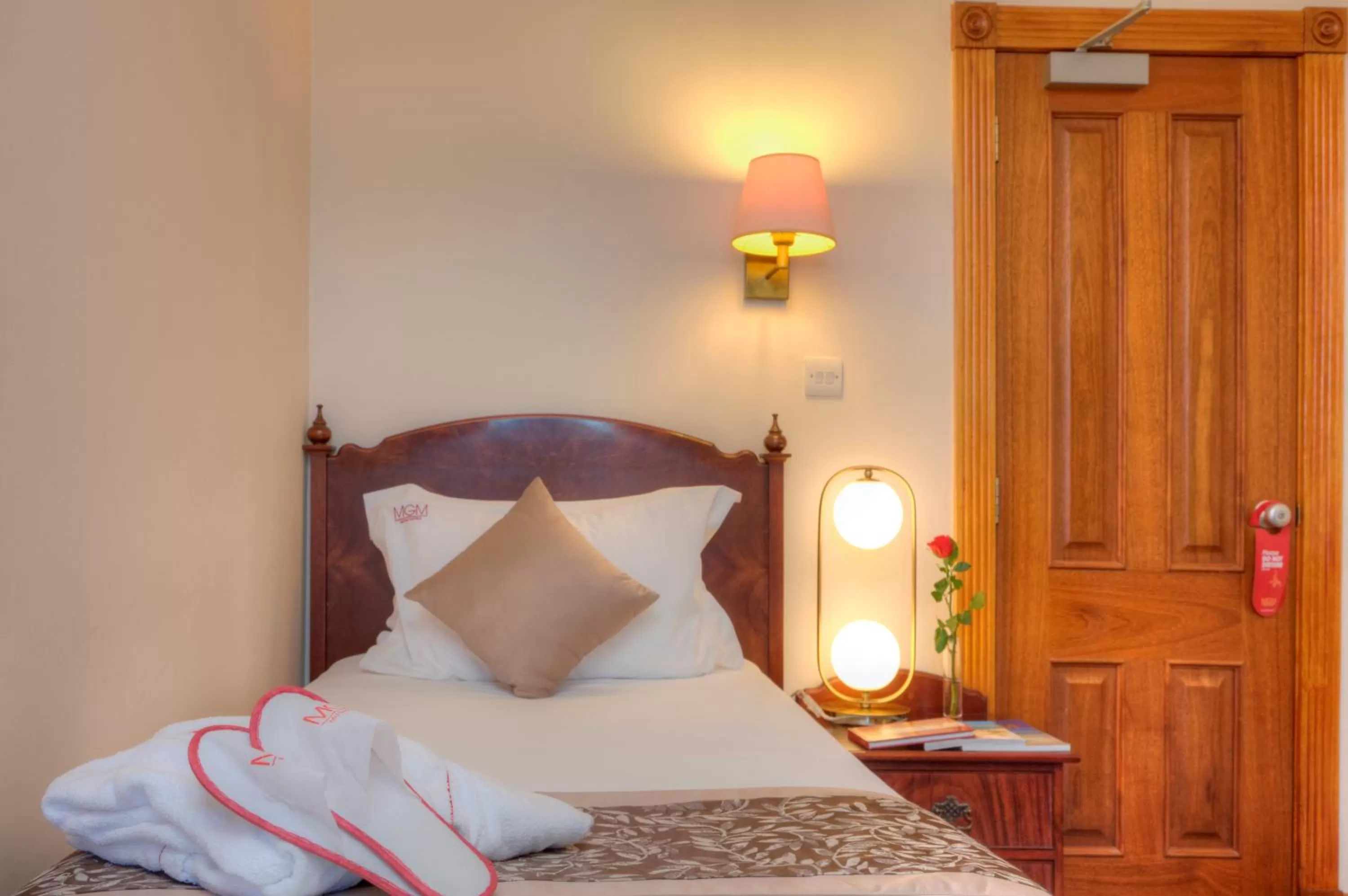 Bed in Muthu Alexandra Hotel