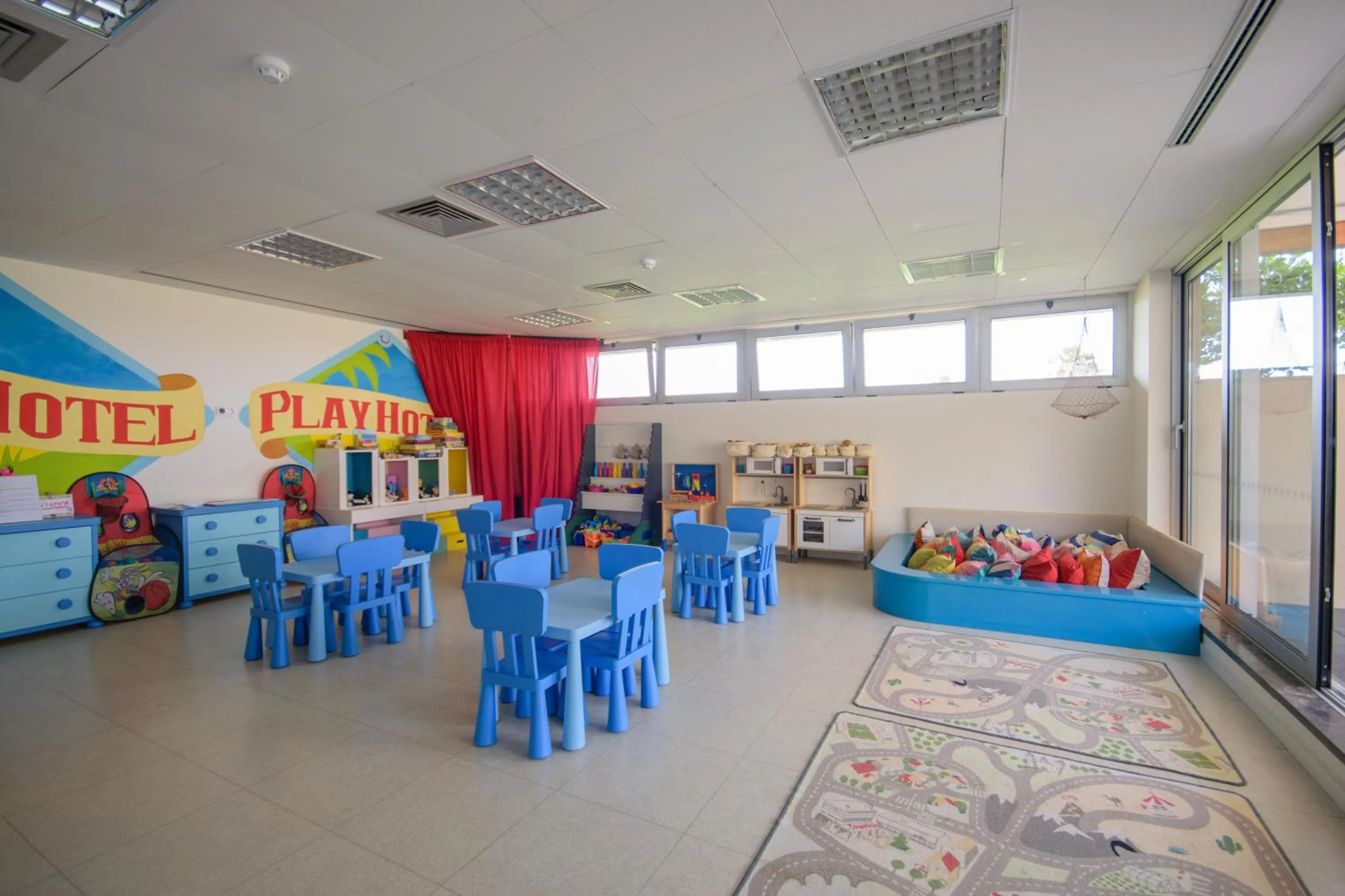 Kids's club in Oasis Salinas Sea