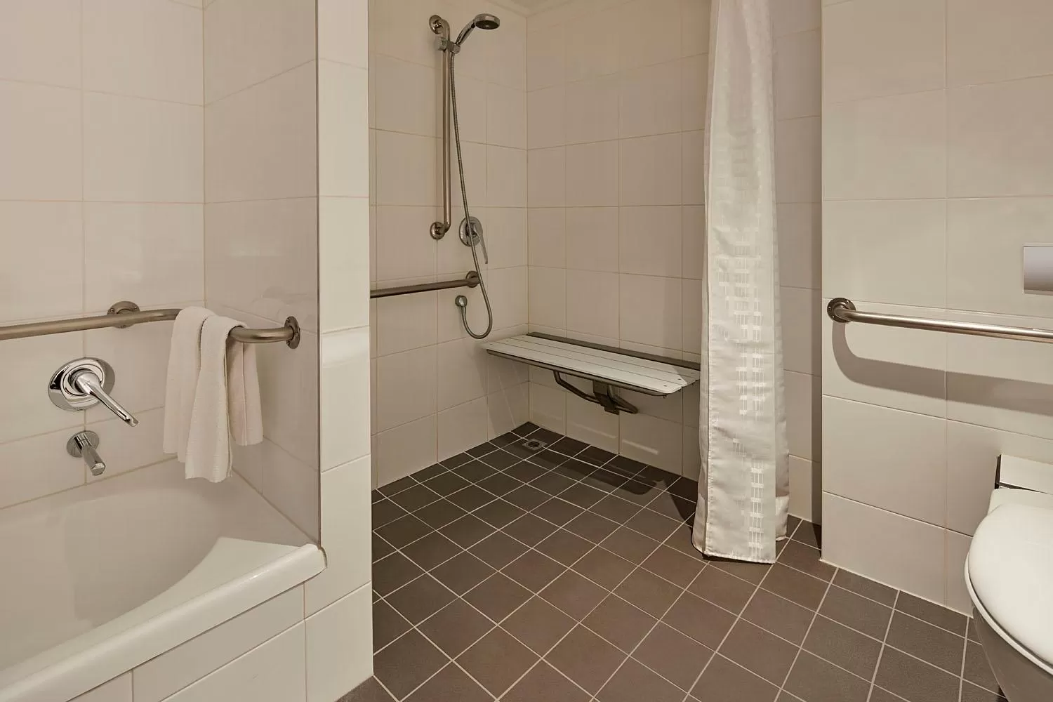 Shower in Novotel Melbourne On Collins