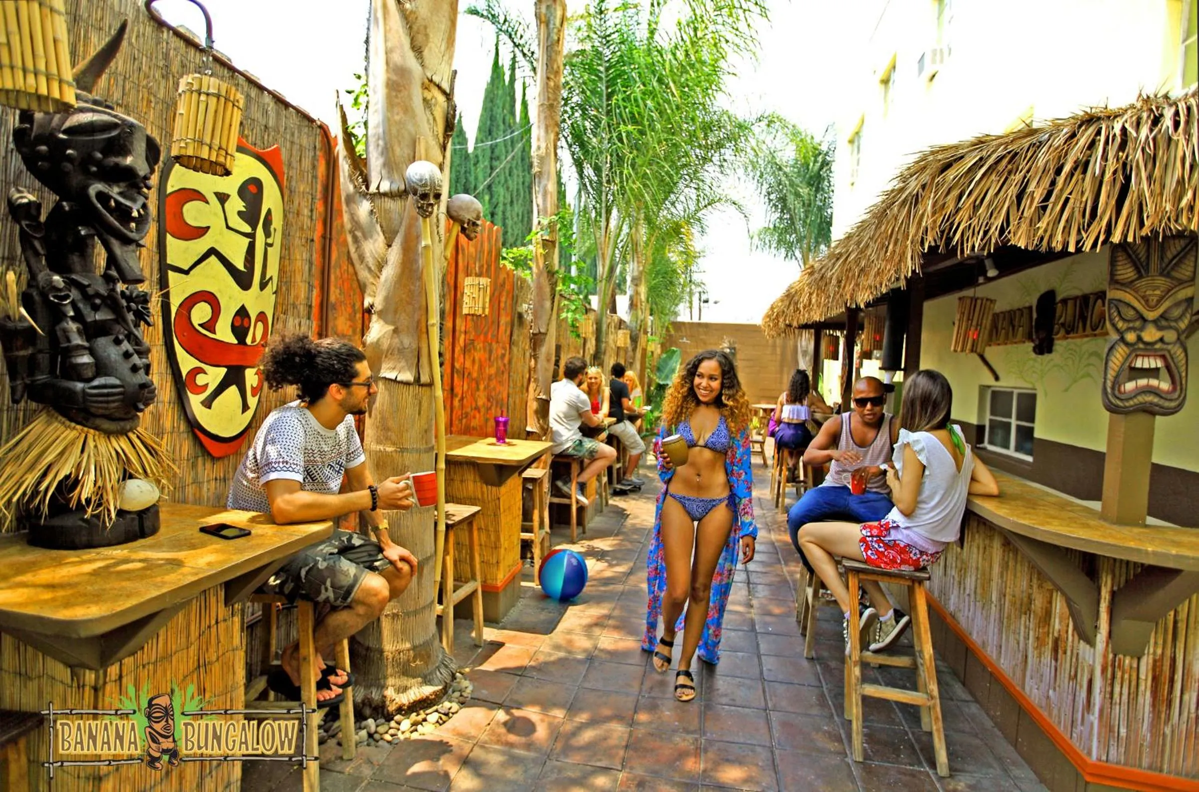 Garden in Banana Bungalow Hollywood Hotel & Hostel