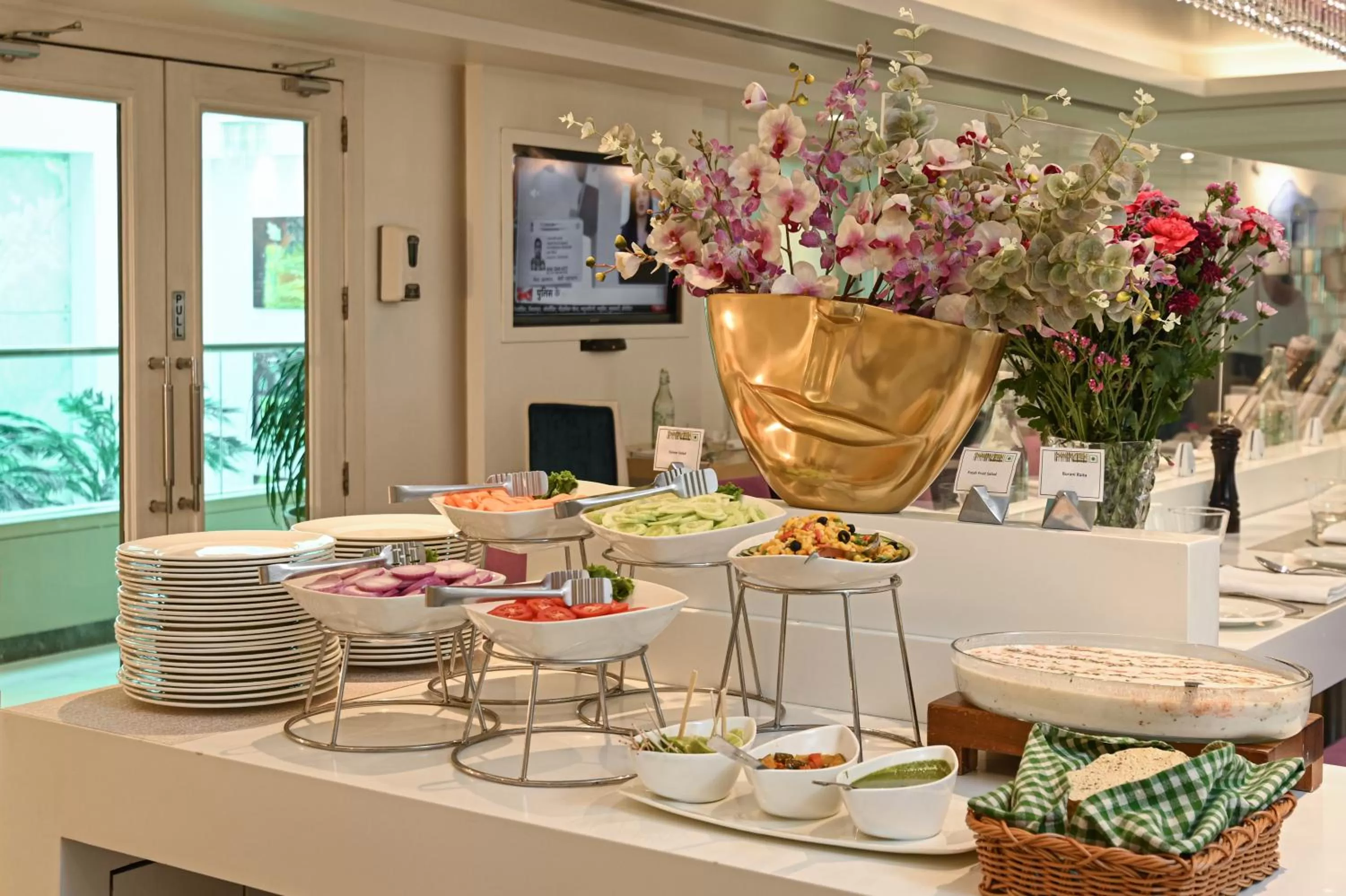 Breakfast in The Ashtan Sarovar Portico