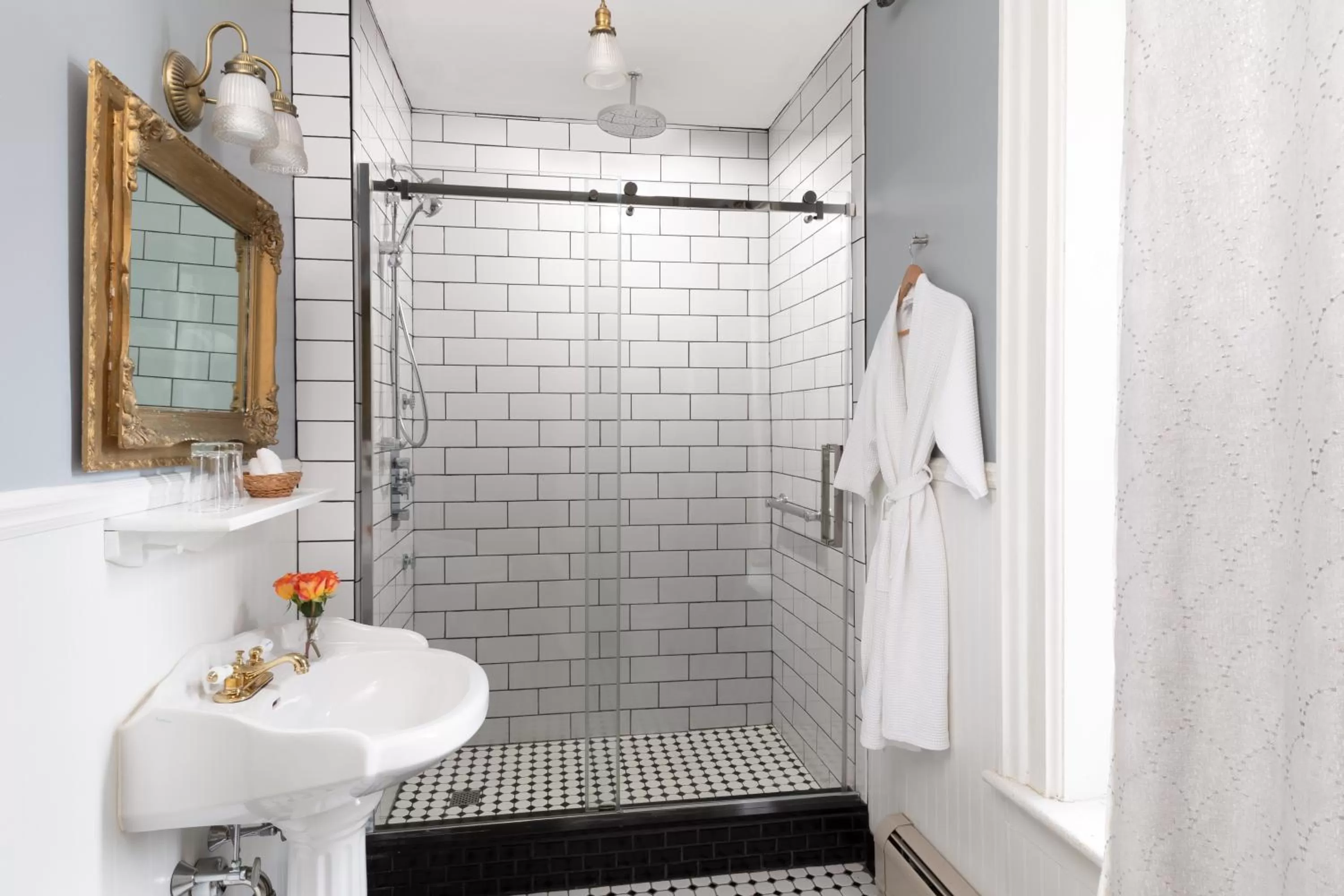 Shower in Rosemont Inn