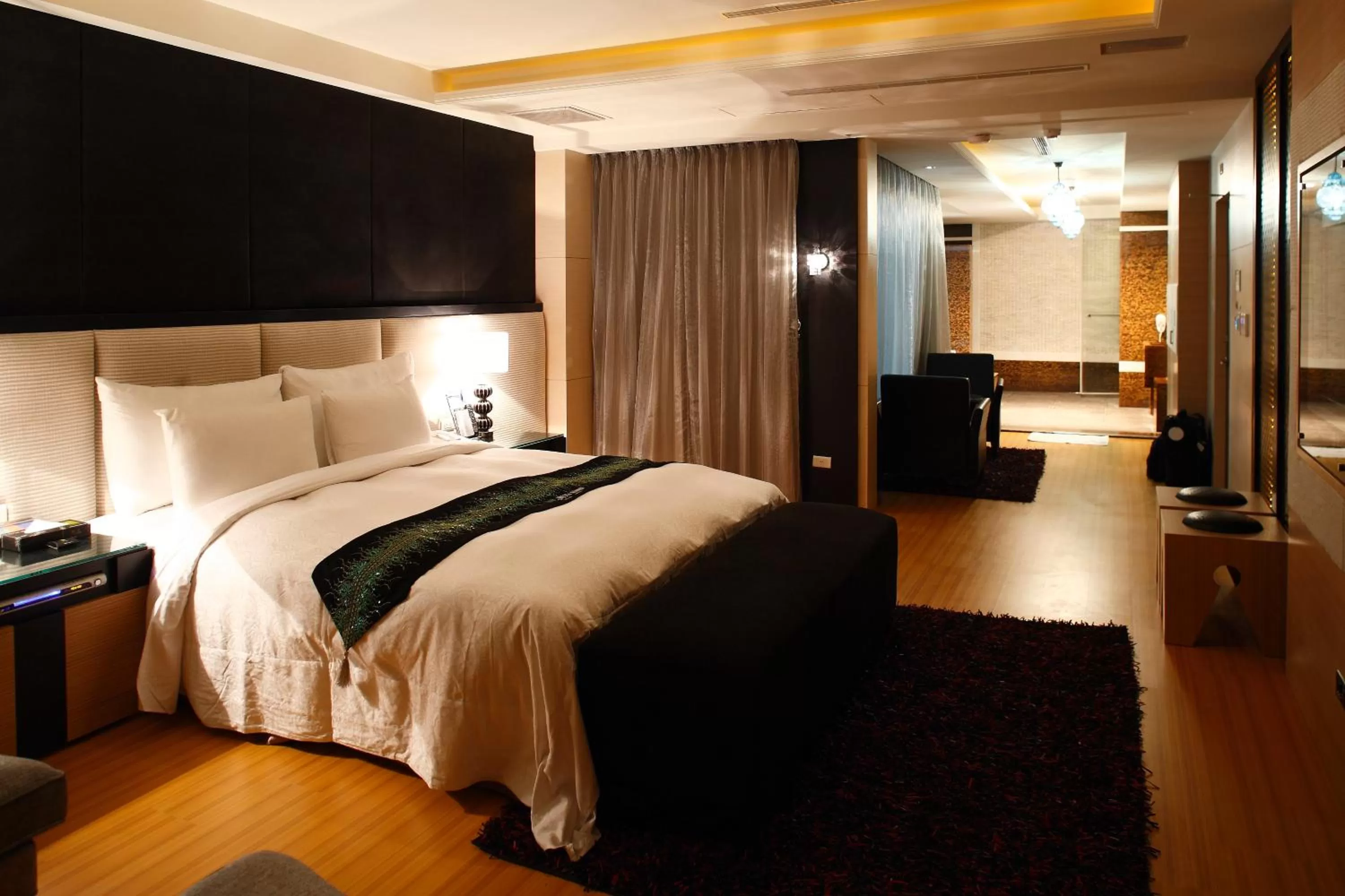 Photo of the whole room in Dryad Motel