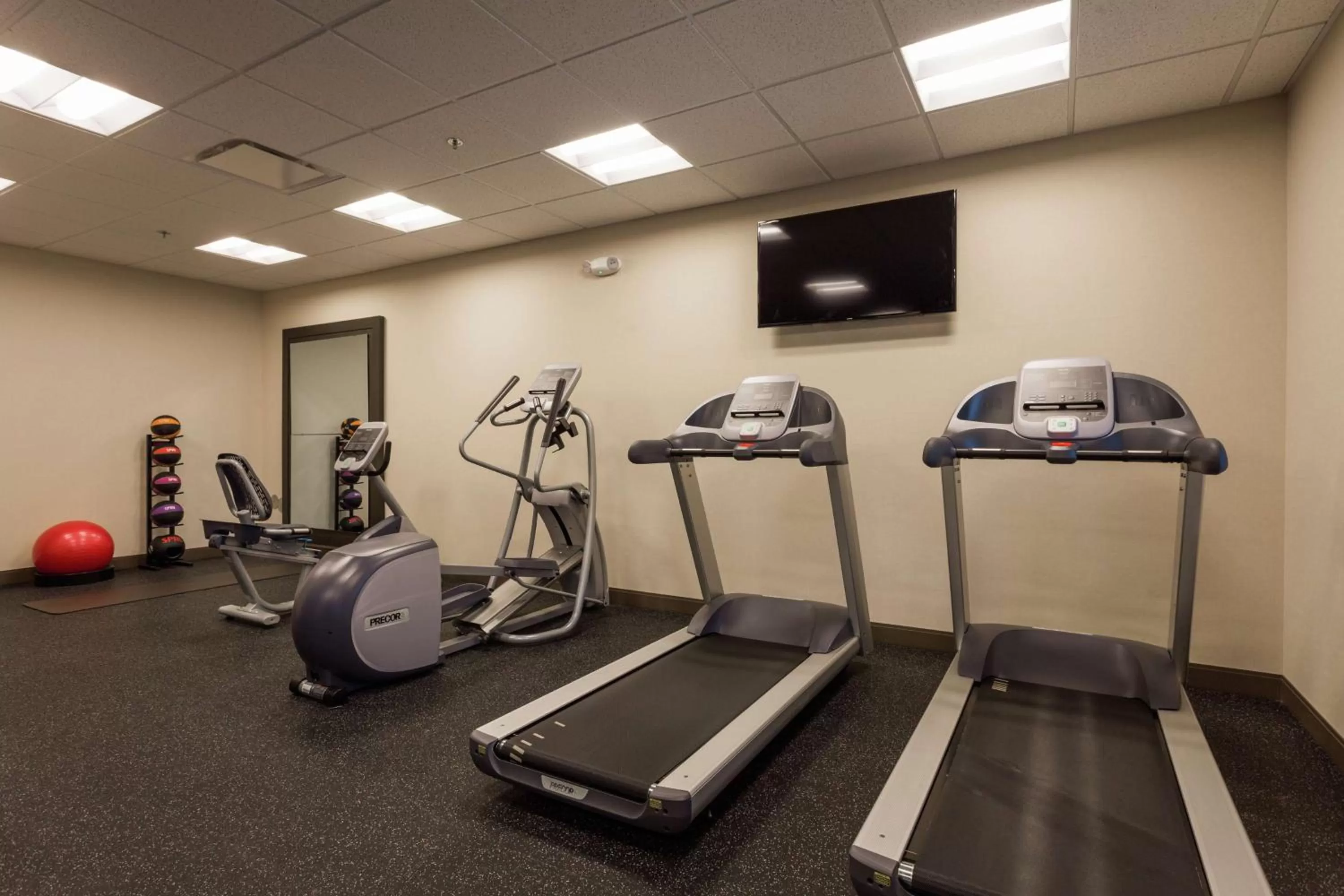 Fitness centre/facilities in Hampton Inn Cumberland