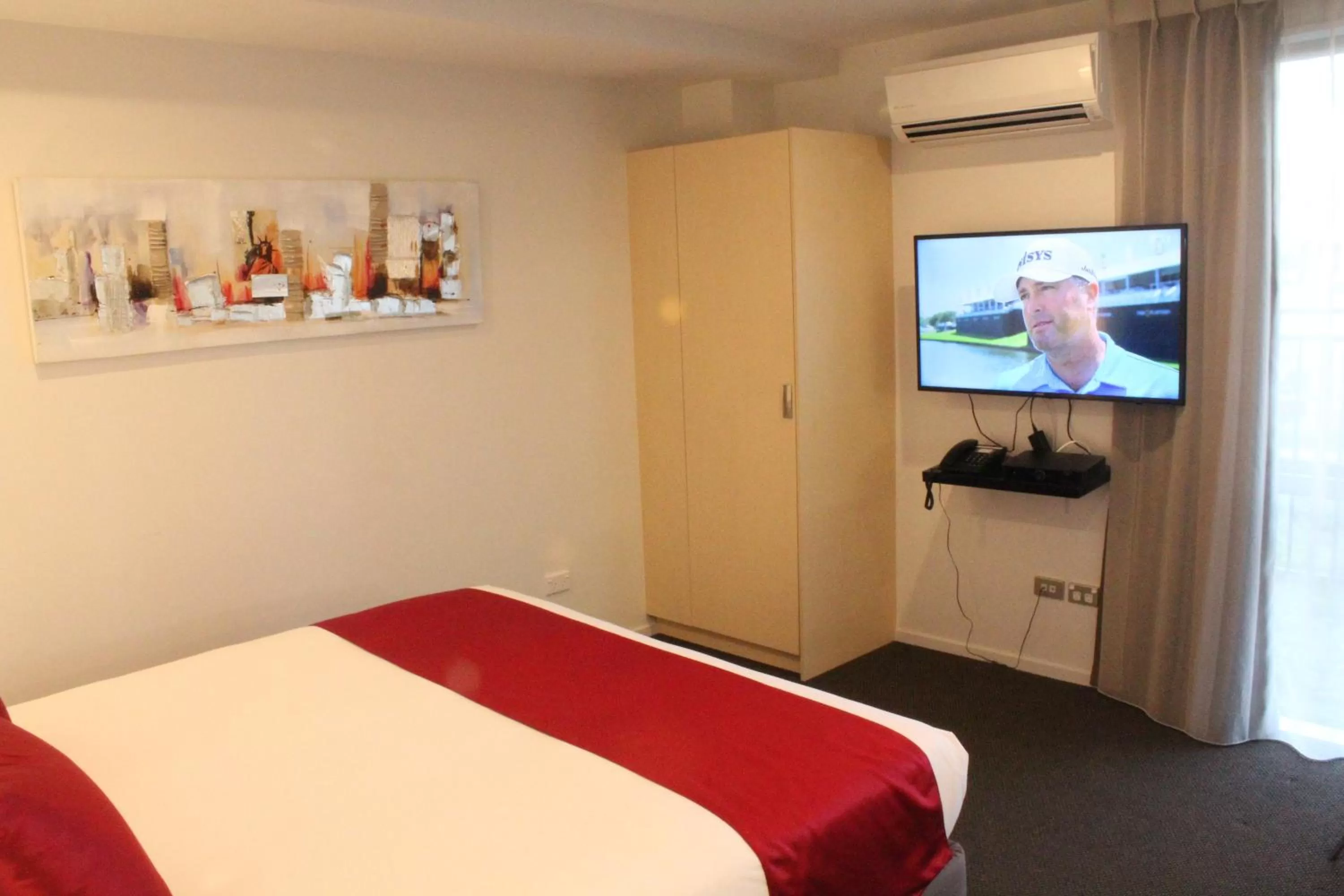 Bed in Bealey Plaza Motel