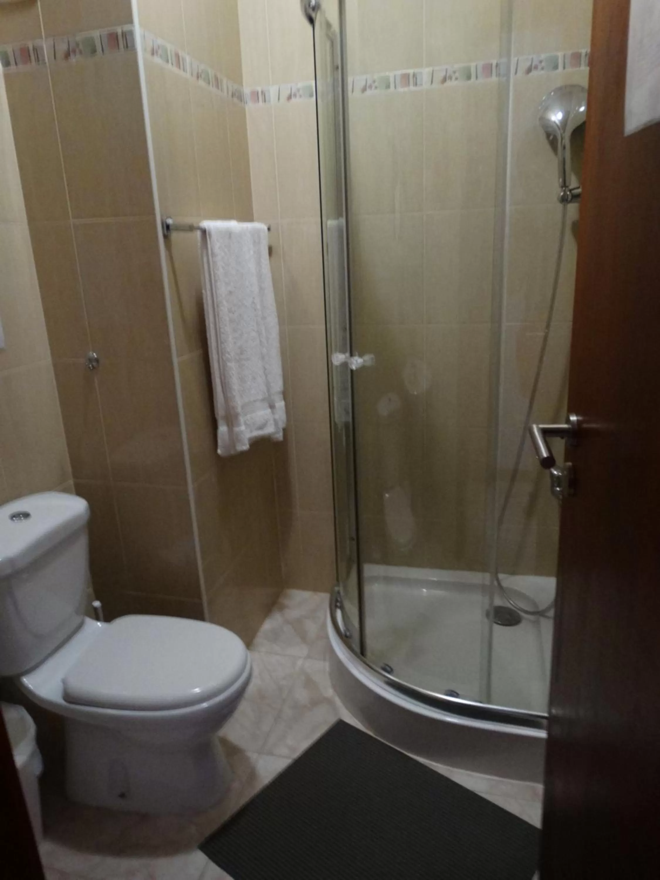 Shower, Bathroom in Yria Residencial