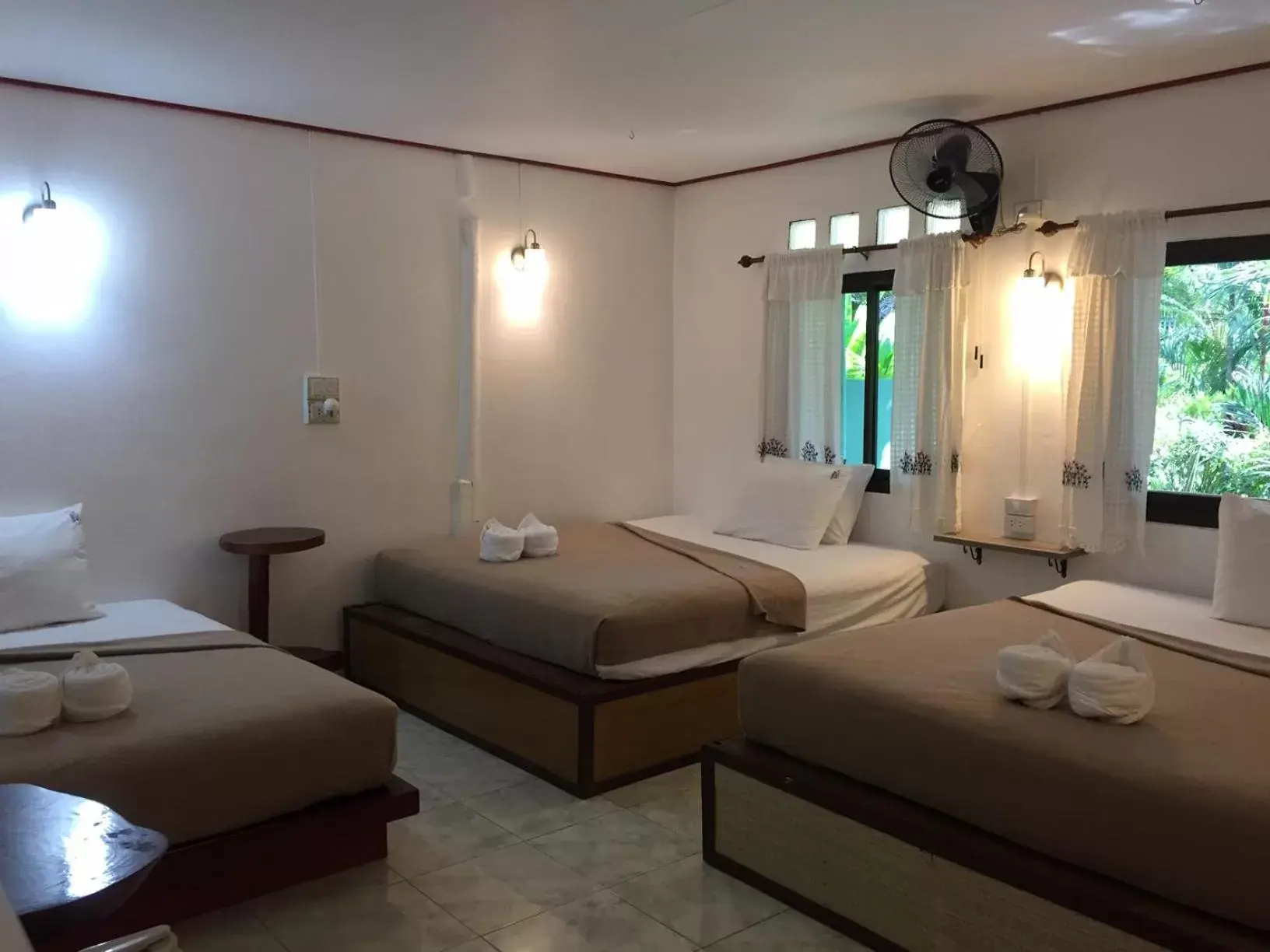 Family Room with Balcony in Khao Sok Jungle Huts Resort Family Room with Balcony in Khao Sok Jungle Huts Resort