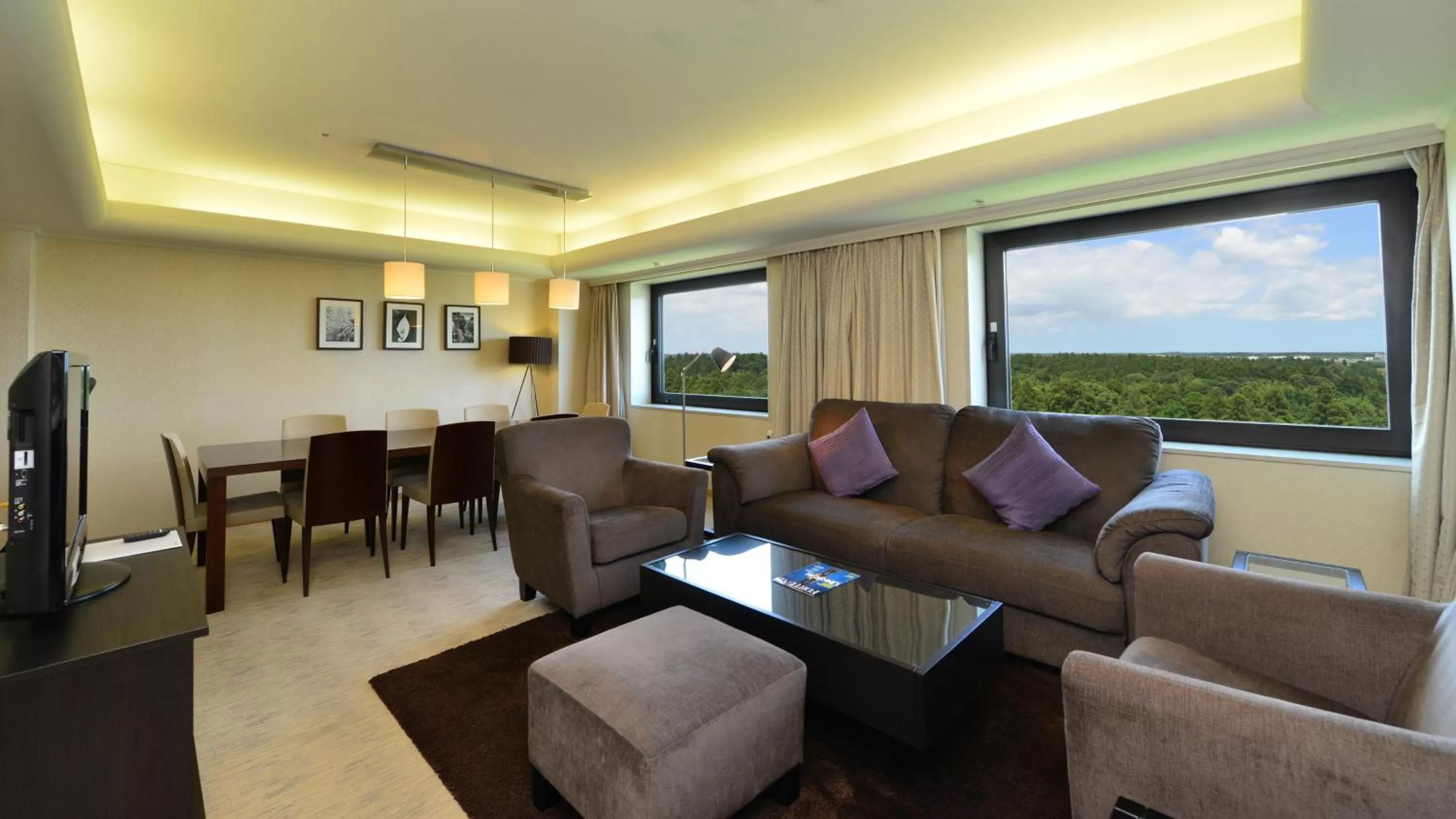 Photo of the whole room in ANA Crowne Plaza Narita by IHG