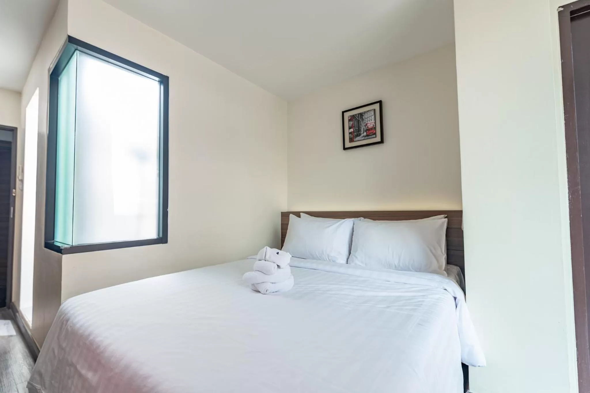 Bedroom, Bed in Sovereign Group Hotel at Pratunam