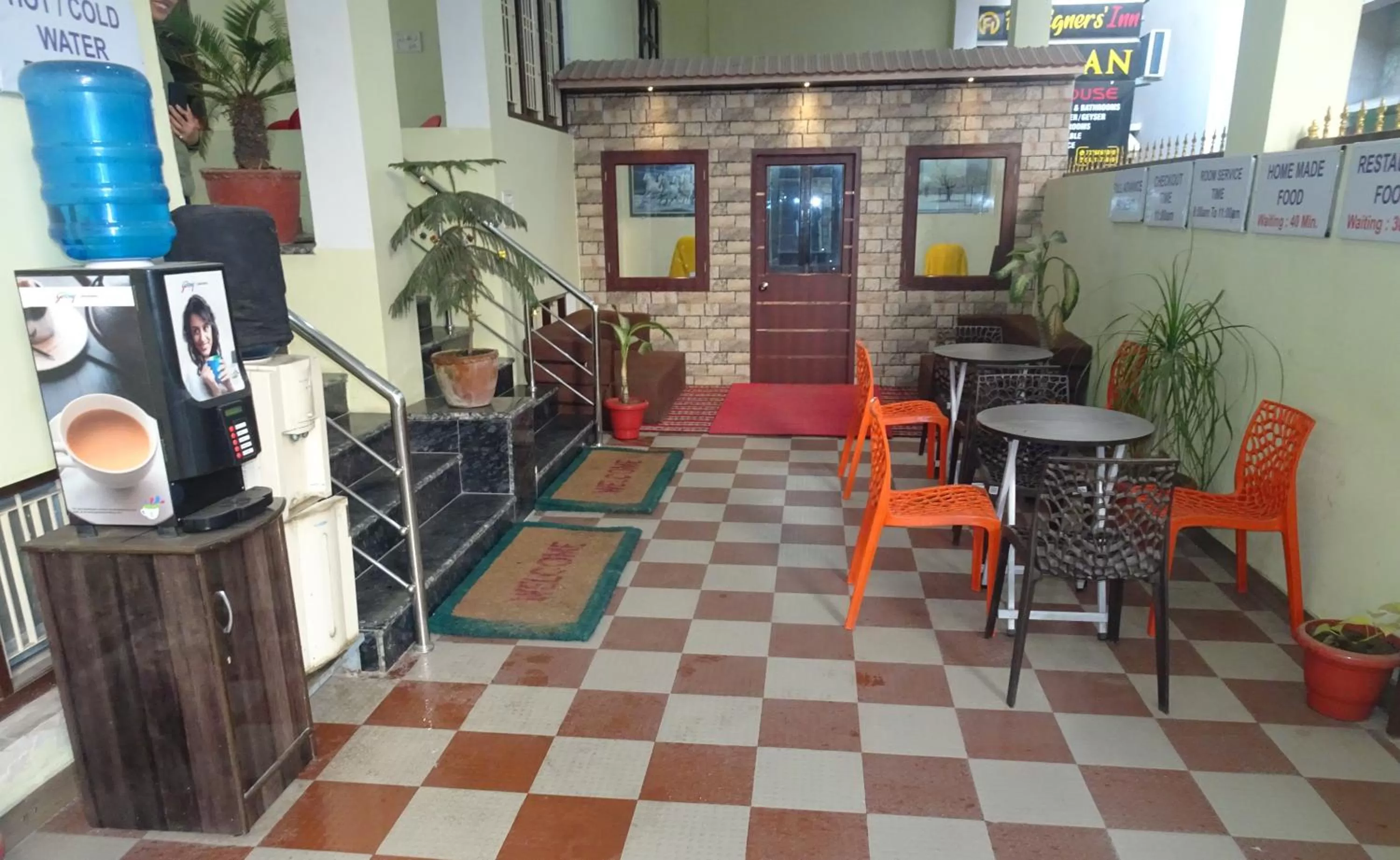 Restaurant/places to eat in Foreigners Inn