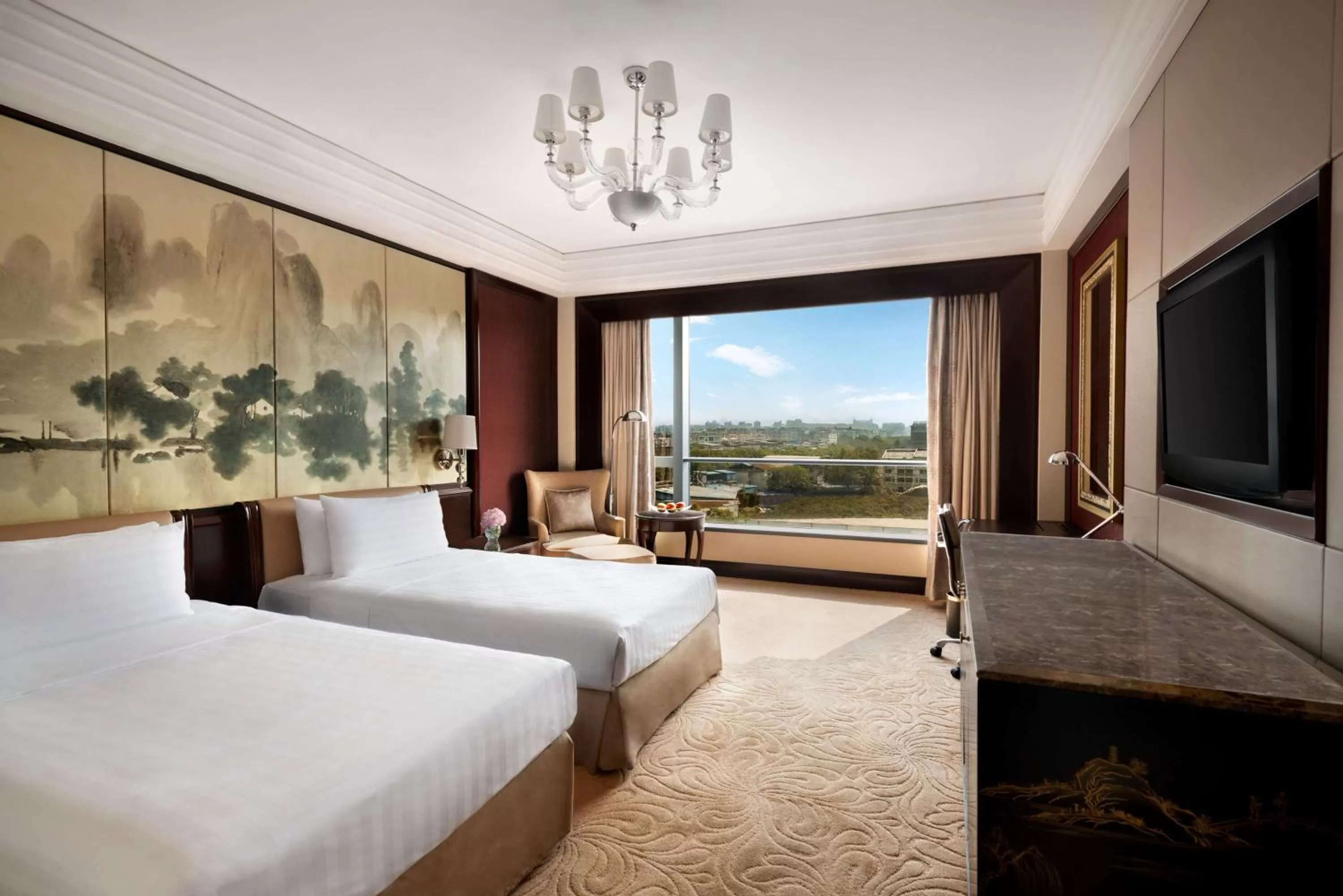 Photo of the whole room, Bed in Shangri-La Guilin