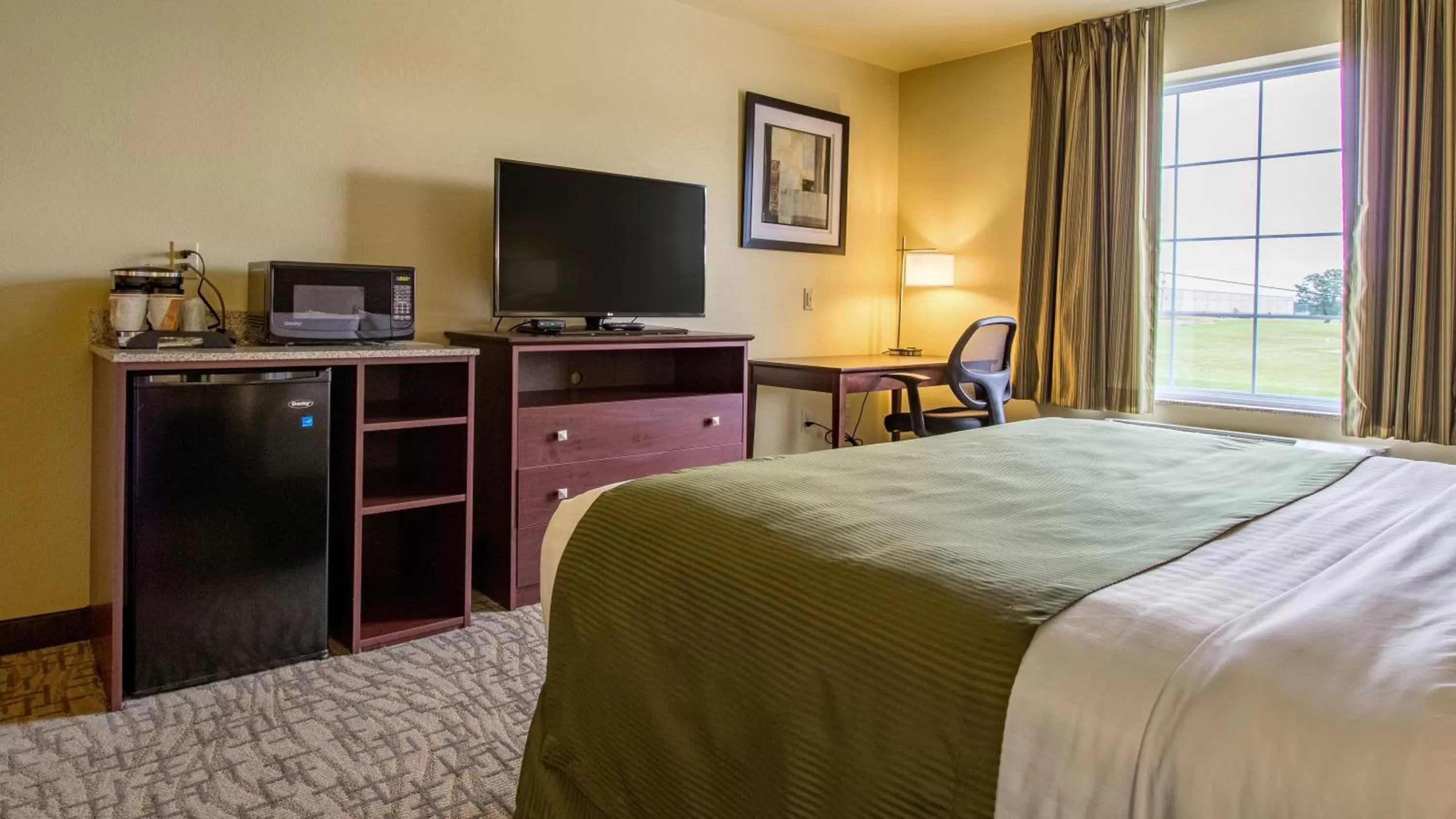 Bed in Cobblestone Hotel & Suites - Greenville