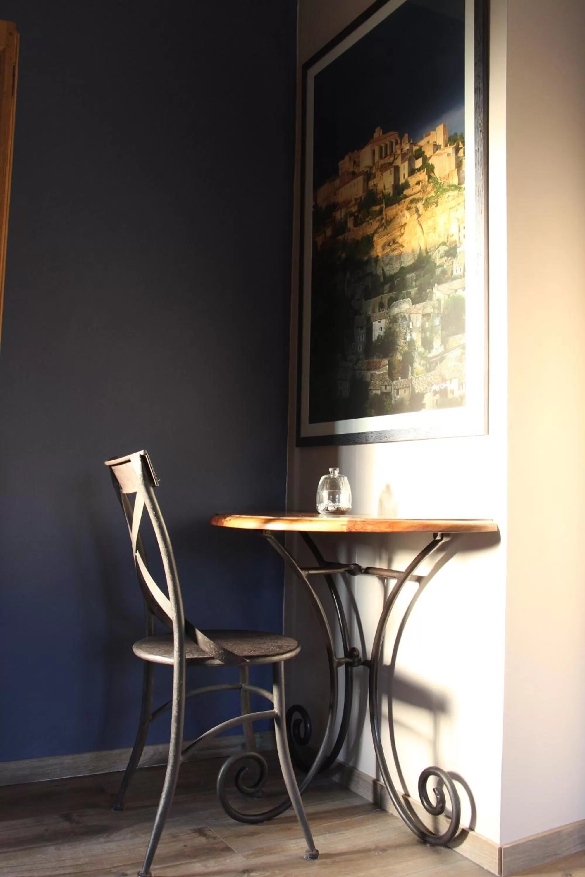 Seating area in Sous les Platanes B&B