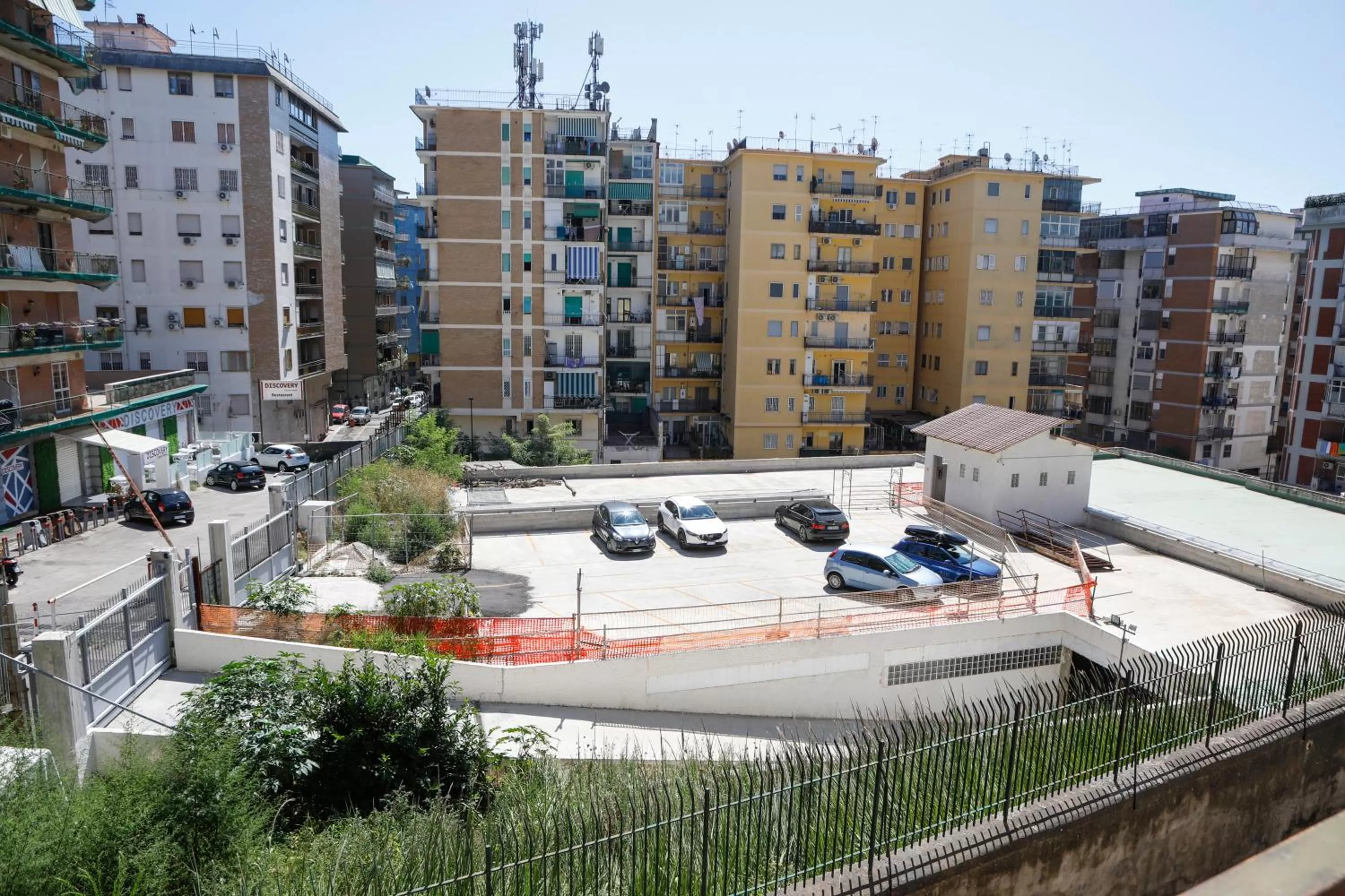 Parking in Vomero High Hotel