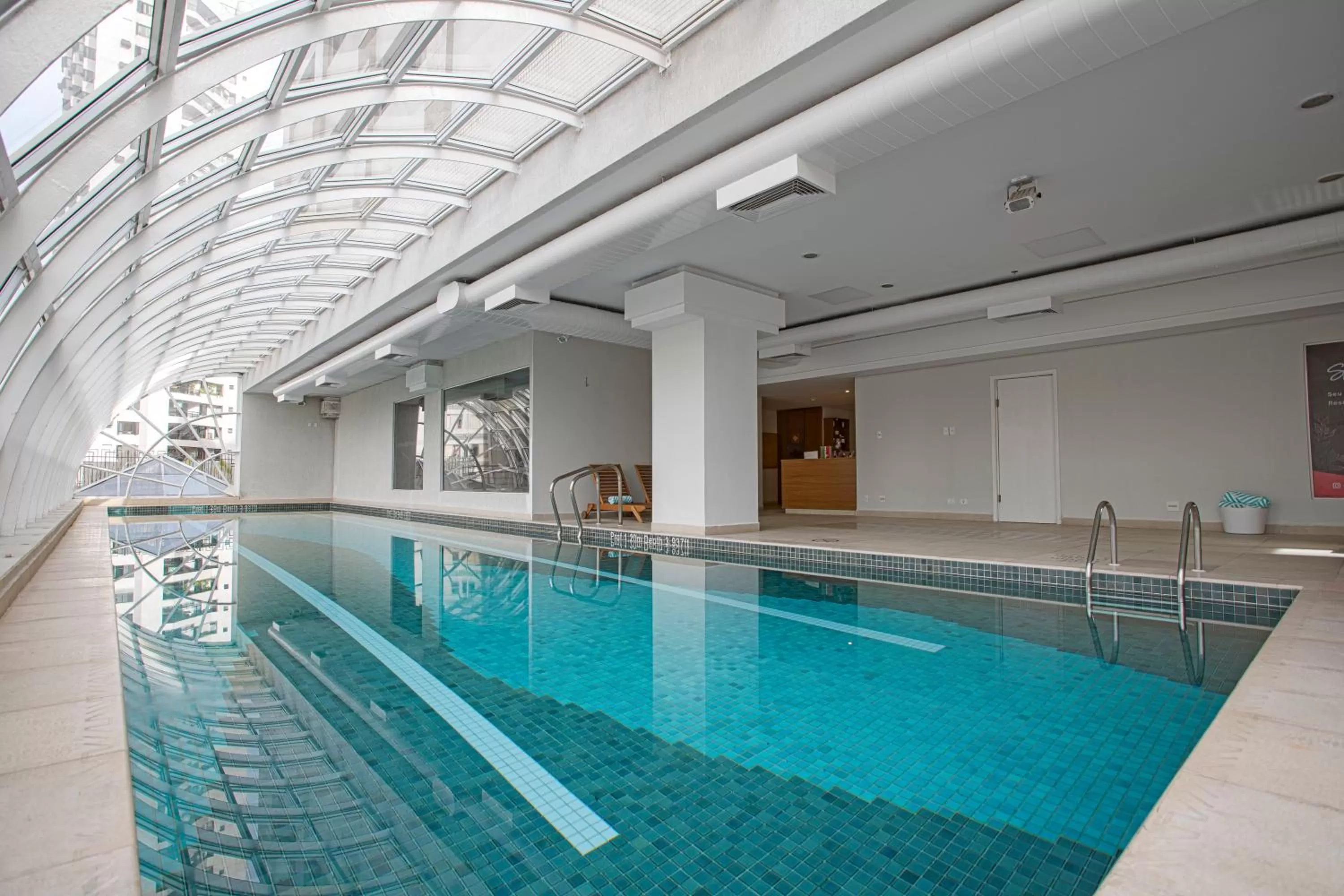 Swimming pool in QOYA Hotel Curitiba, Curio Collection by Hilton