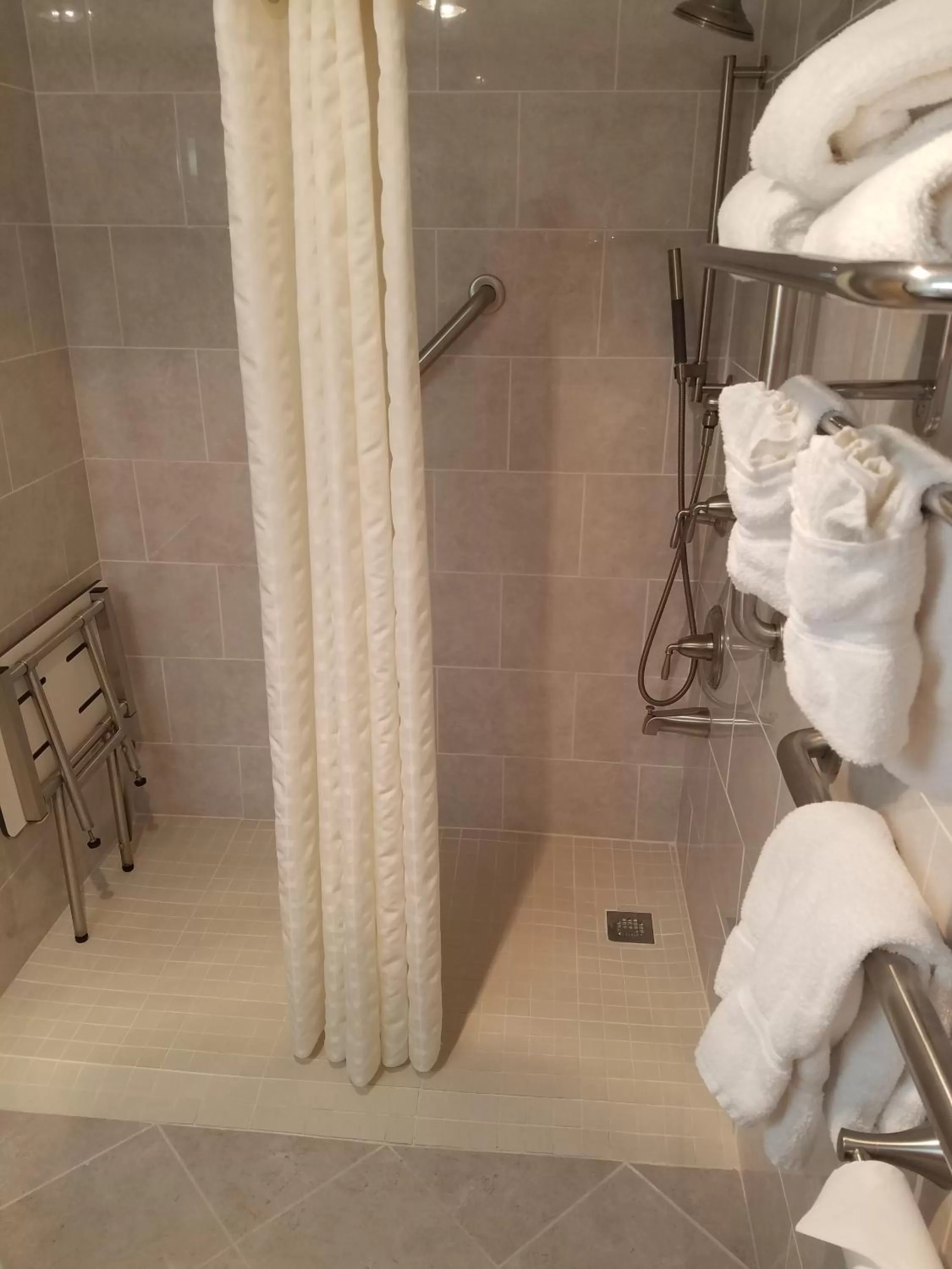 Shower in Best Western Fairfax City