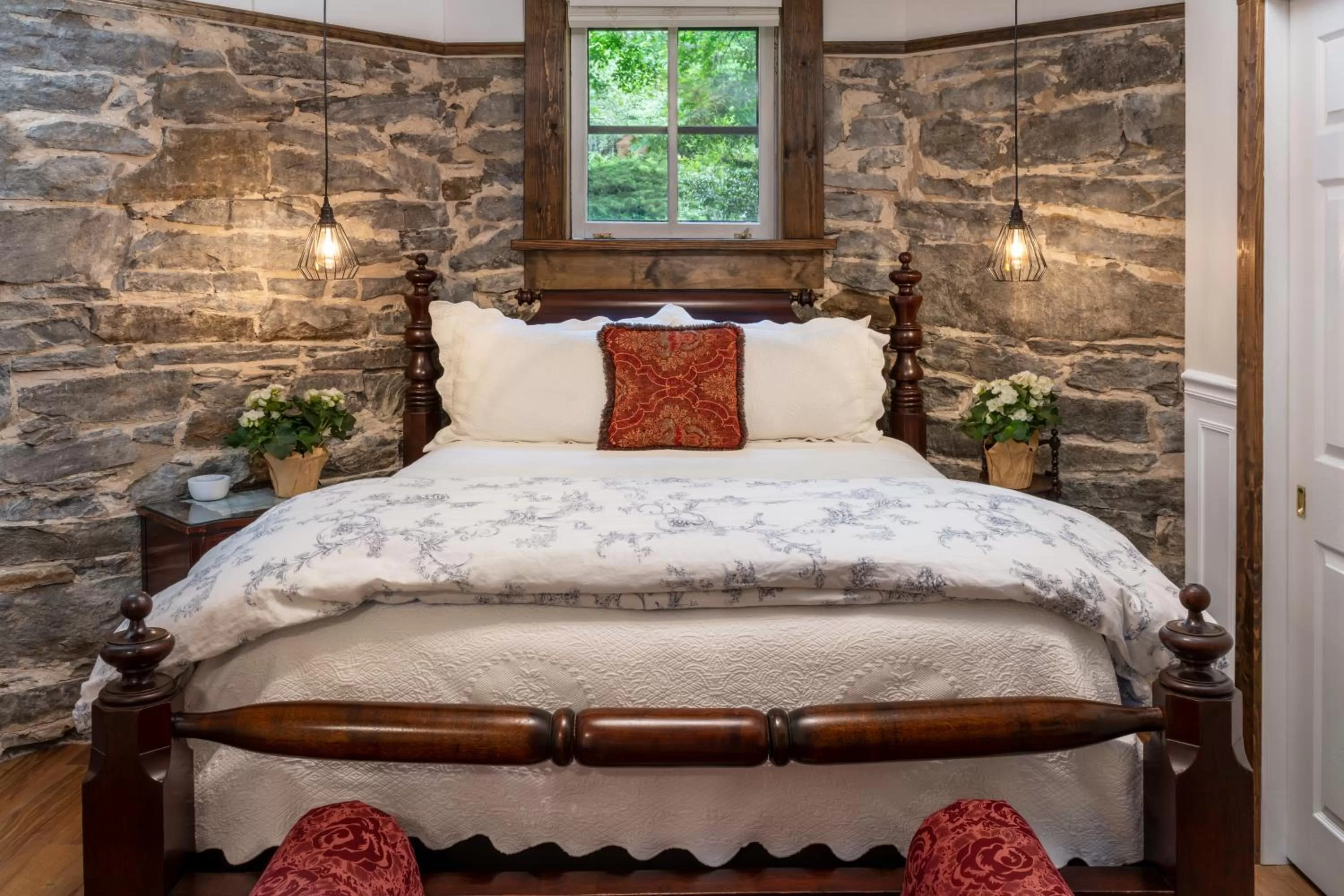 Bed in The 1899 Wright Inn & Carriage House