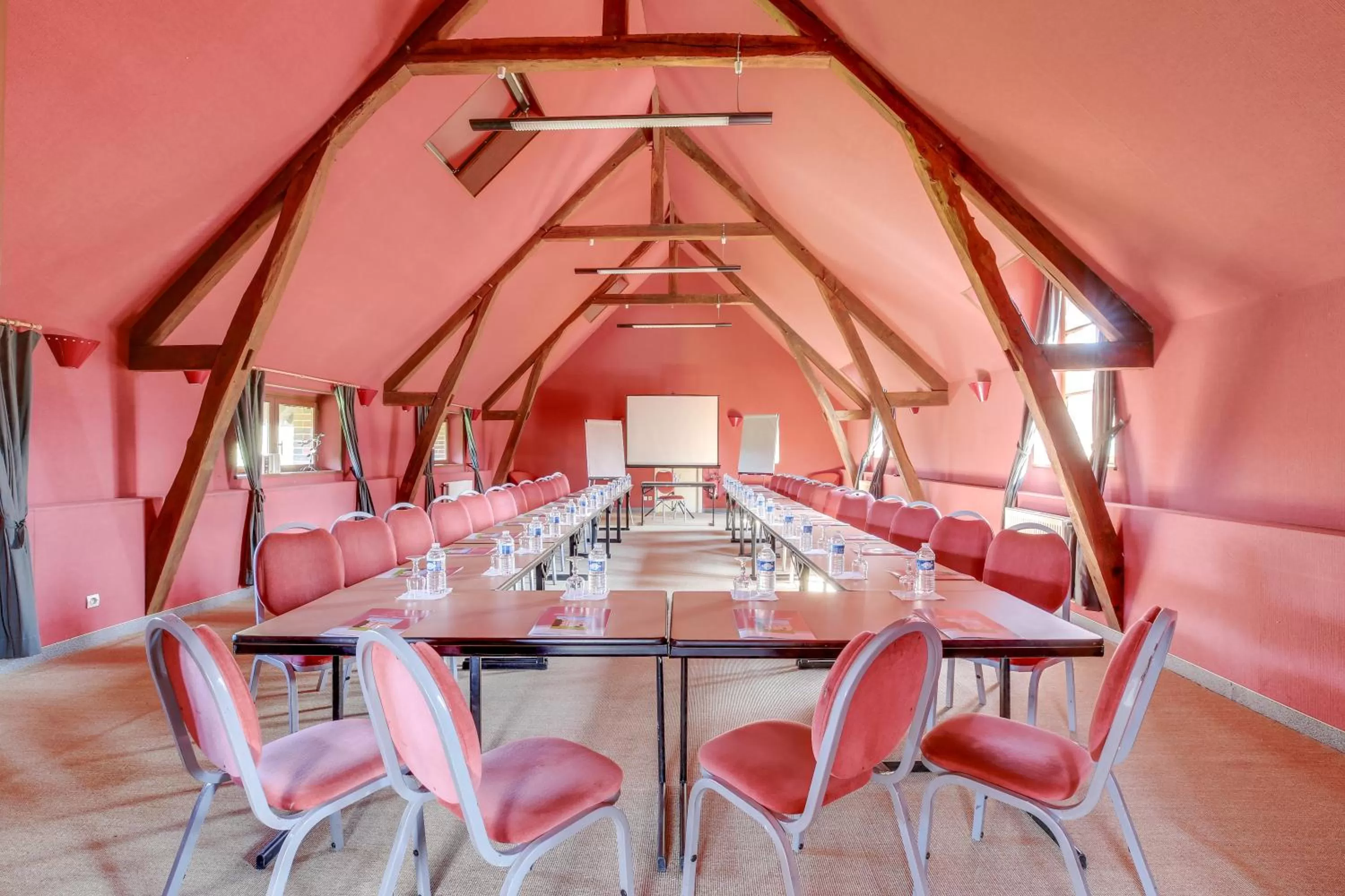 Business facilities in Château Corneille