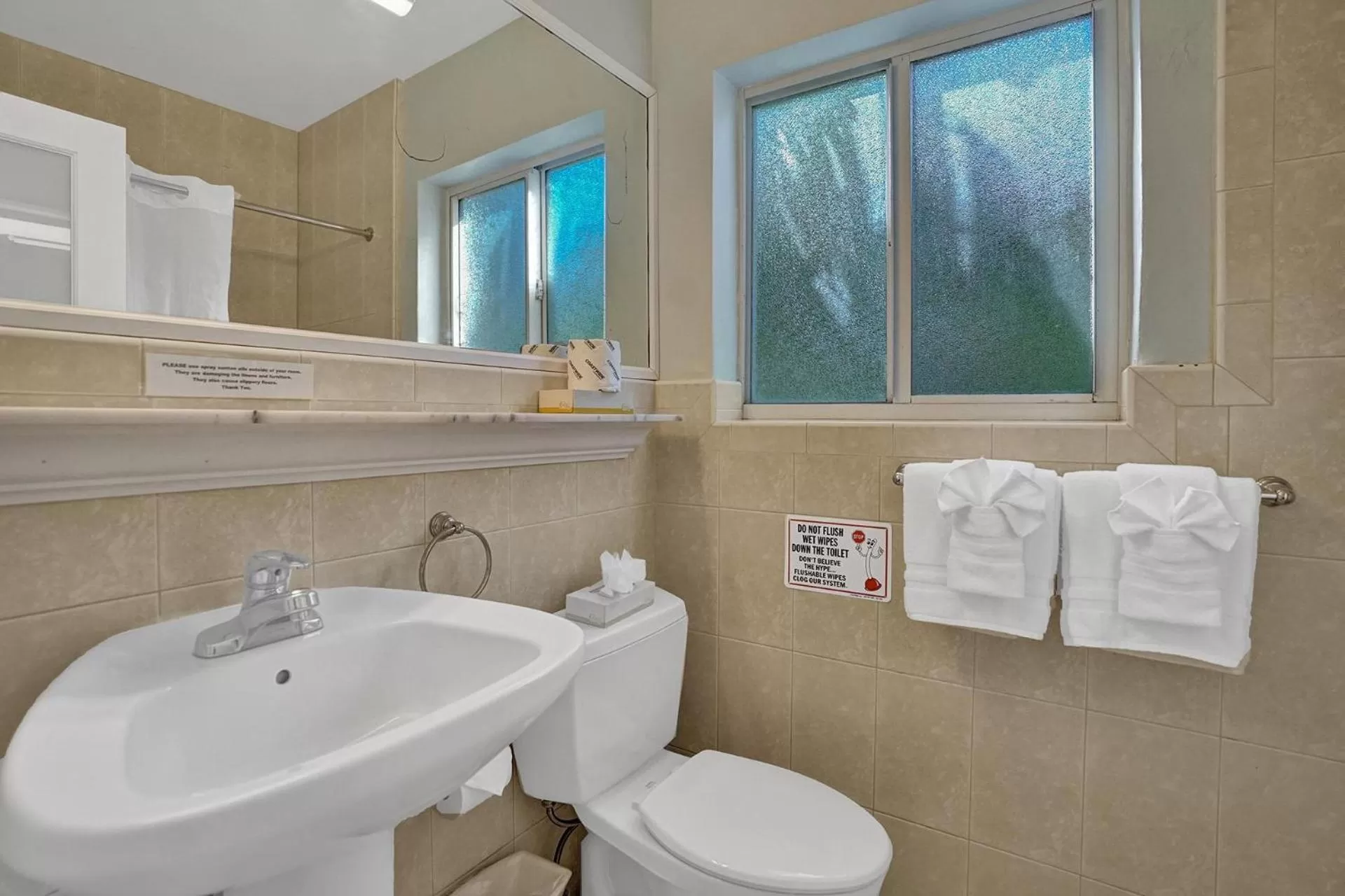 Bathroom in The Worthington Resorts - Clothing Optional - Men Only - Solo hombres