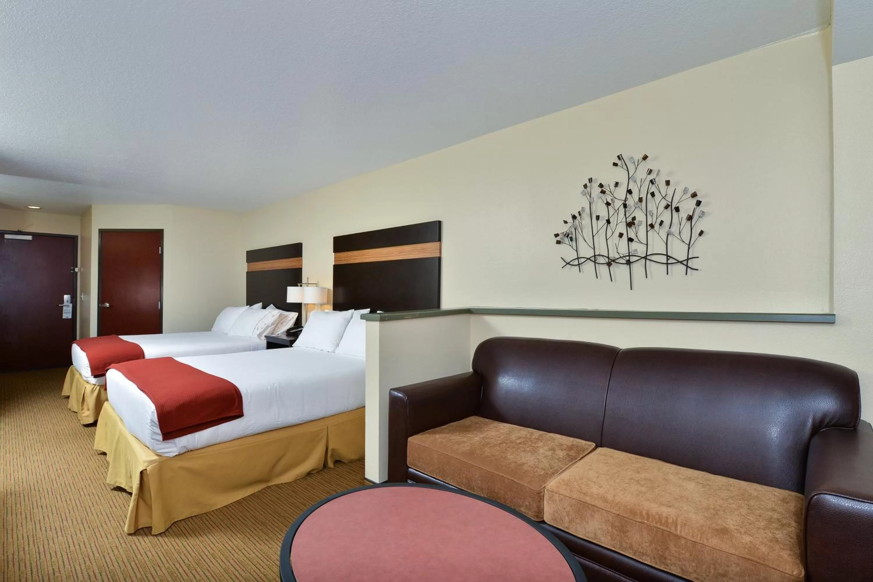 Photo of the whole room, Bed in Holiday Inn Express Portland SE - Clackamas Area by IHG