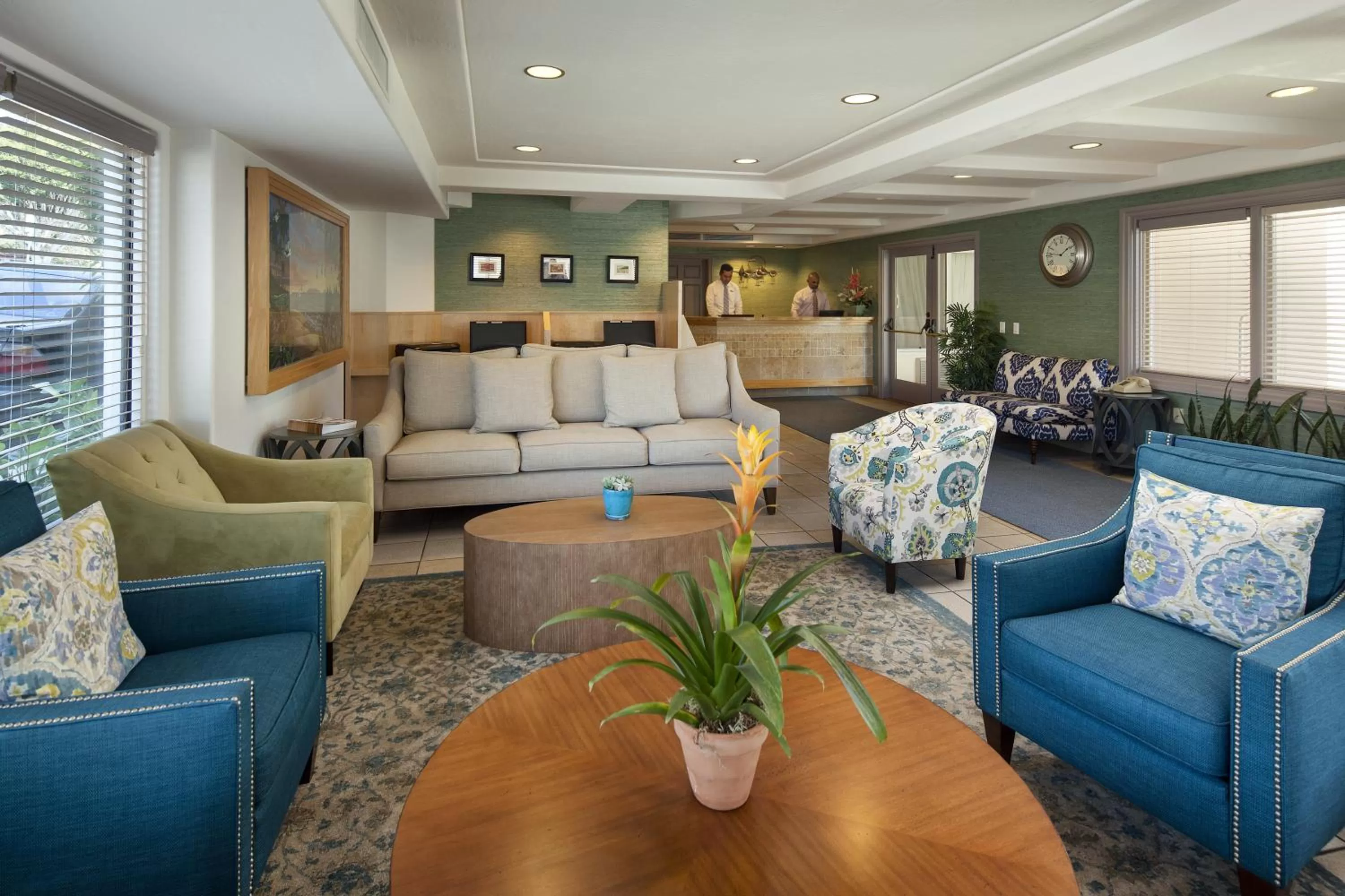 Day in Sandpiper Lodge - Santa Barbara