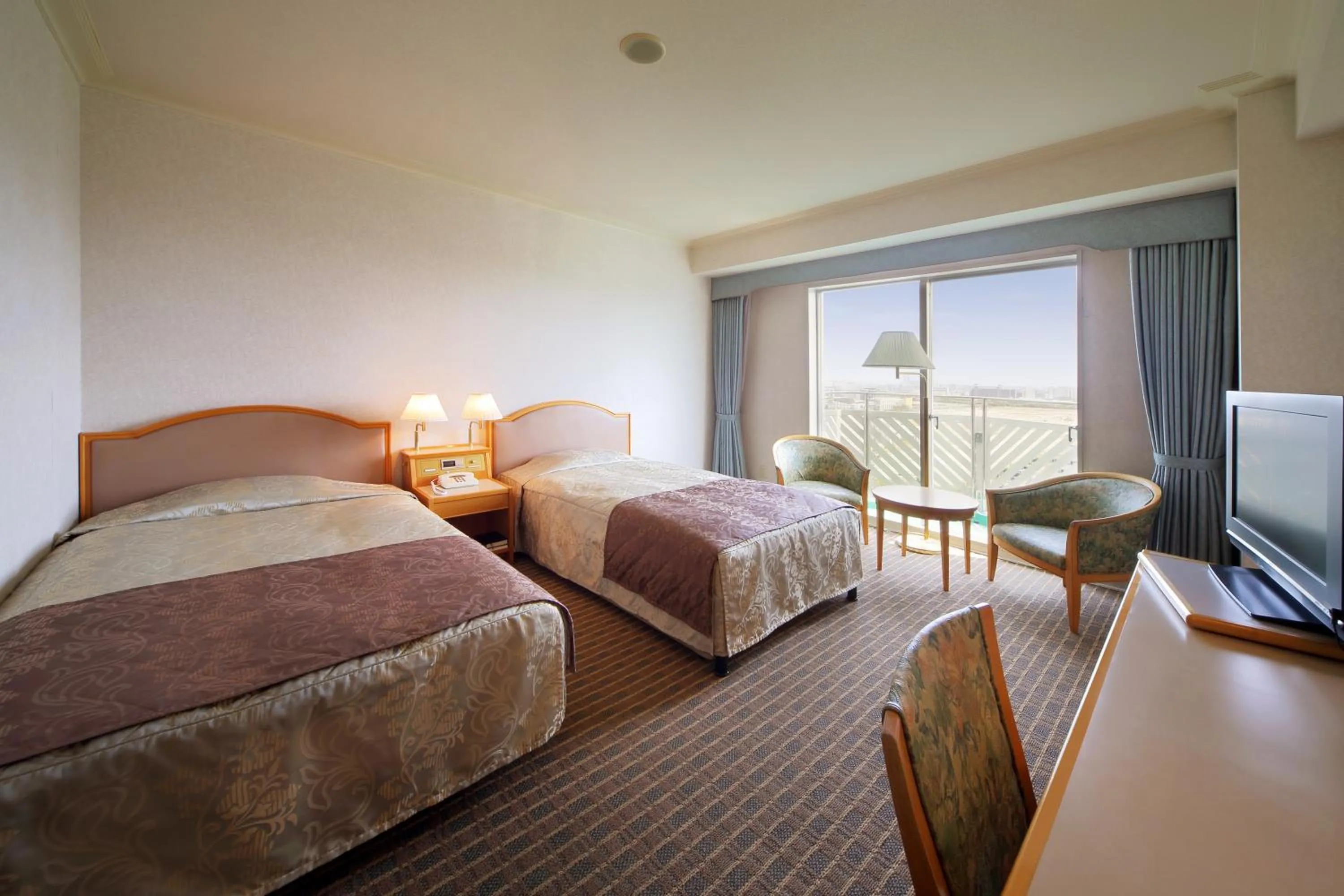 Photo of the whole room, Bed in Hotel Springs Makuhari
