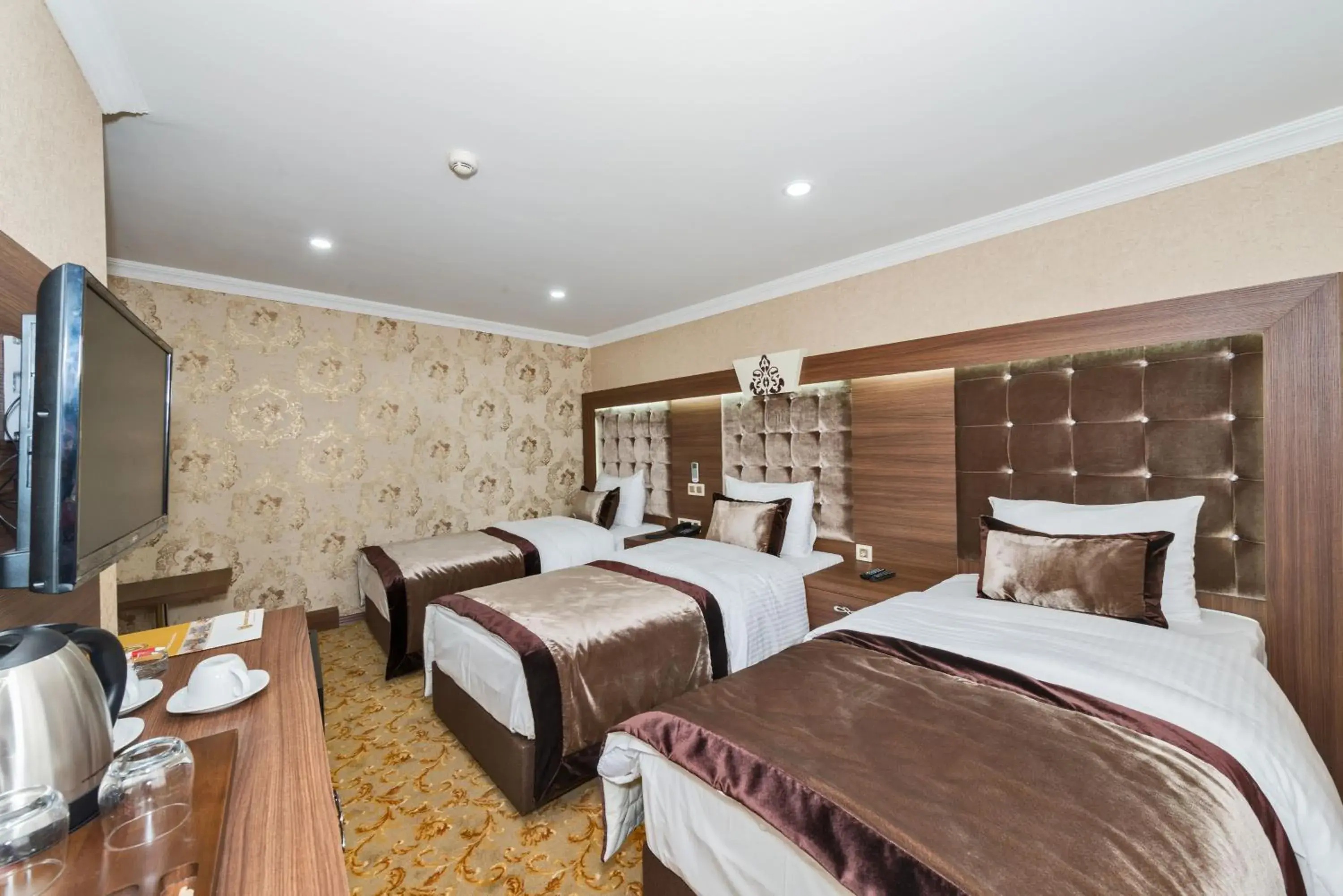Triple Room with Balcony in Montagna Hera Hotel Taksim Triple Room with Balcony in Montagna Hera Hotel Taksim
