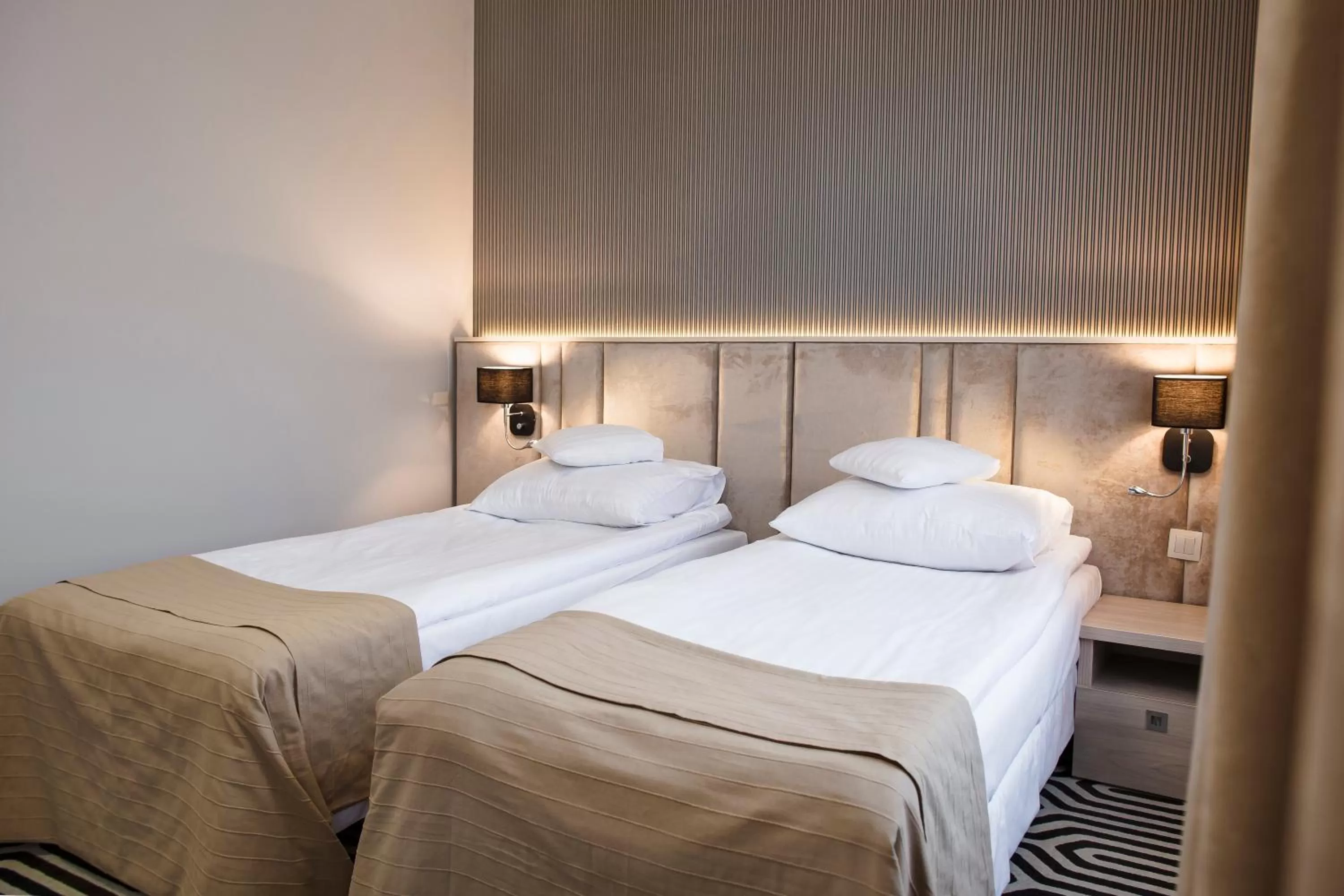 Bathroom, Bed in Art Hotel's Sosnowiec