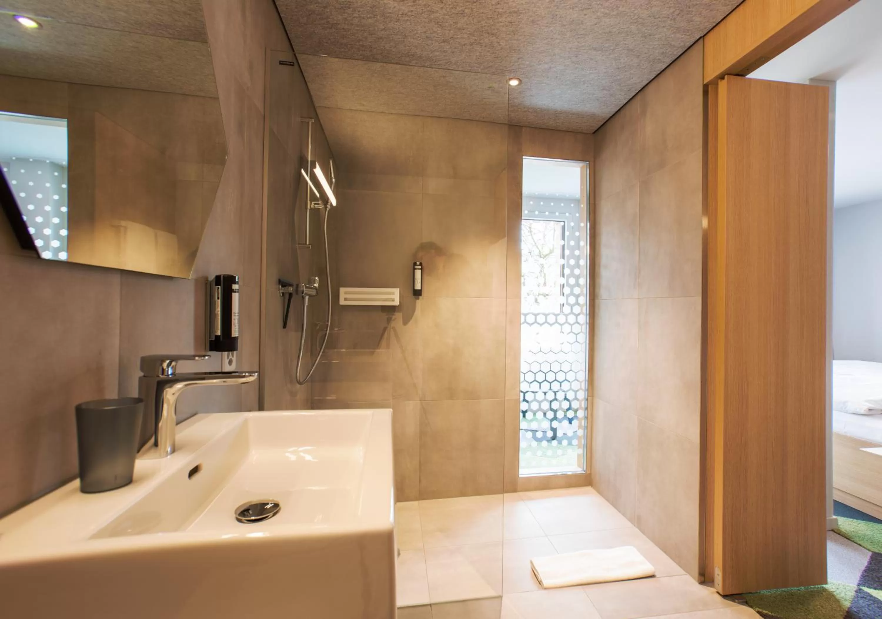 Bathroom, Bed in The Lab Hotel & Apartments