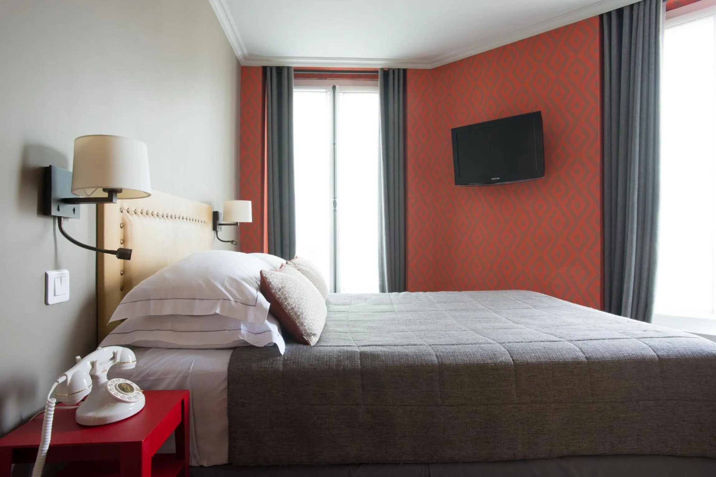 Photo of the whole room, Bed in Apollon Montparnasse