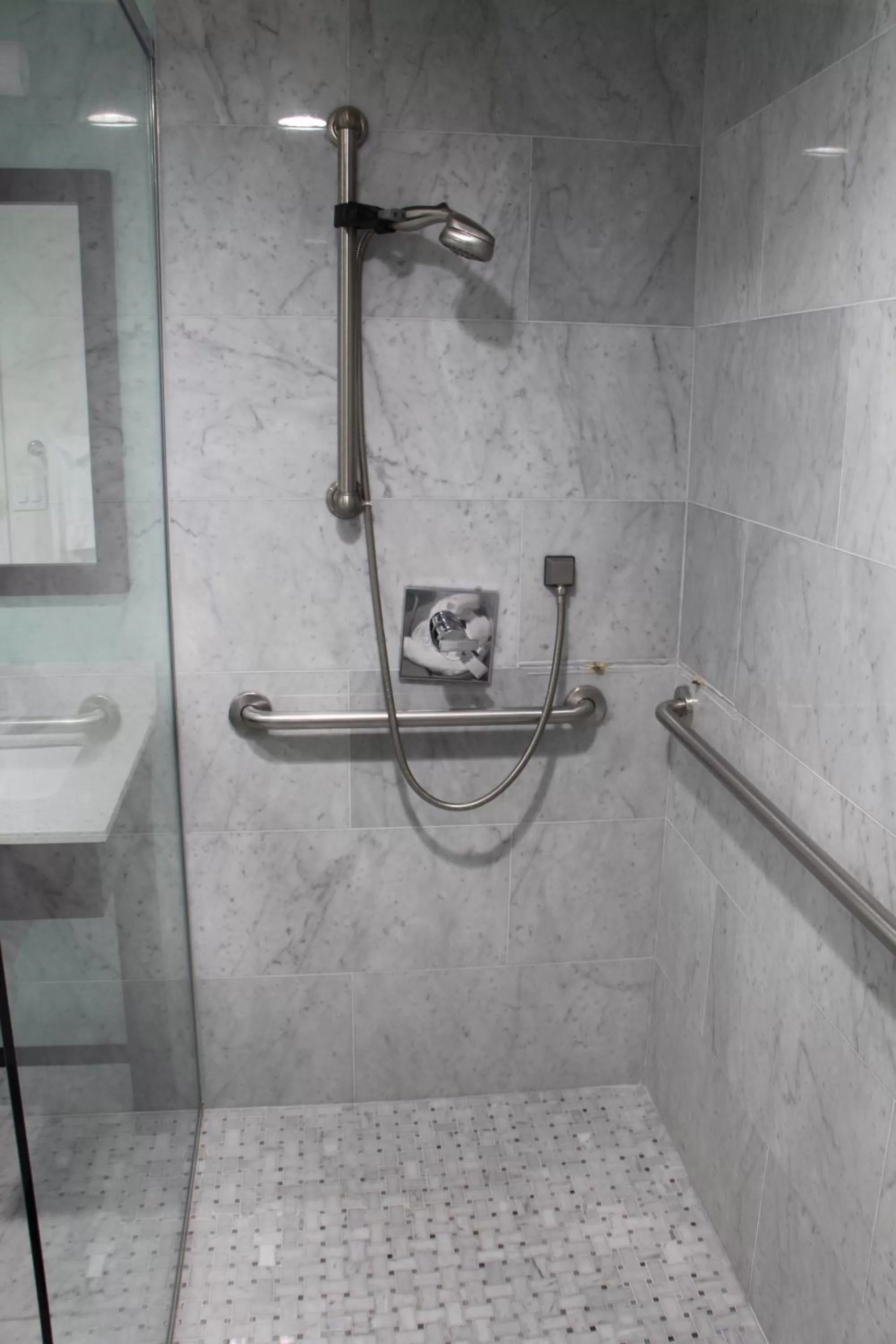 Shower in Capri Laguna on the Beach - A Boutique Hotel