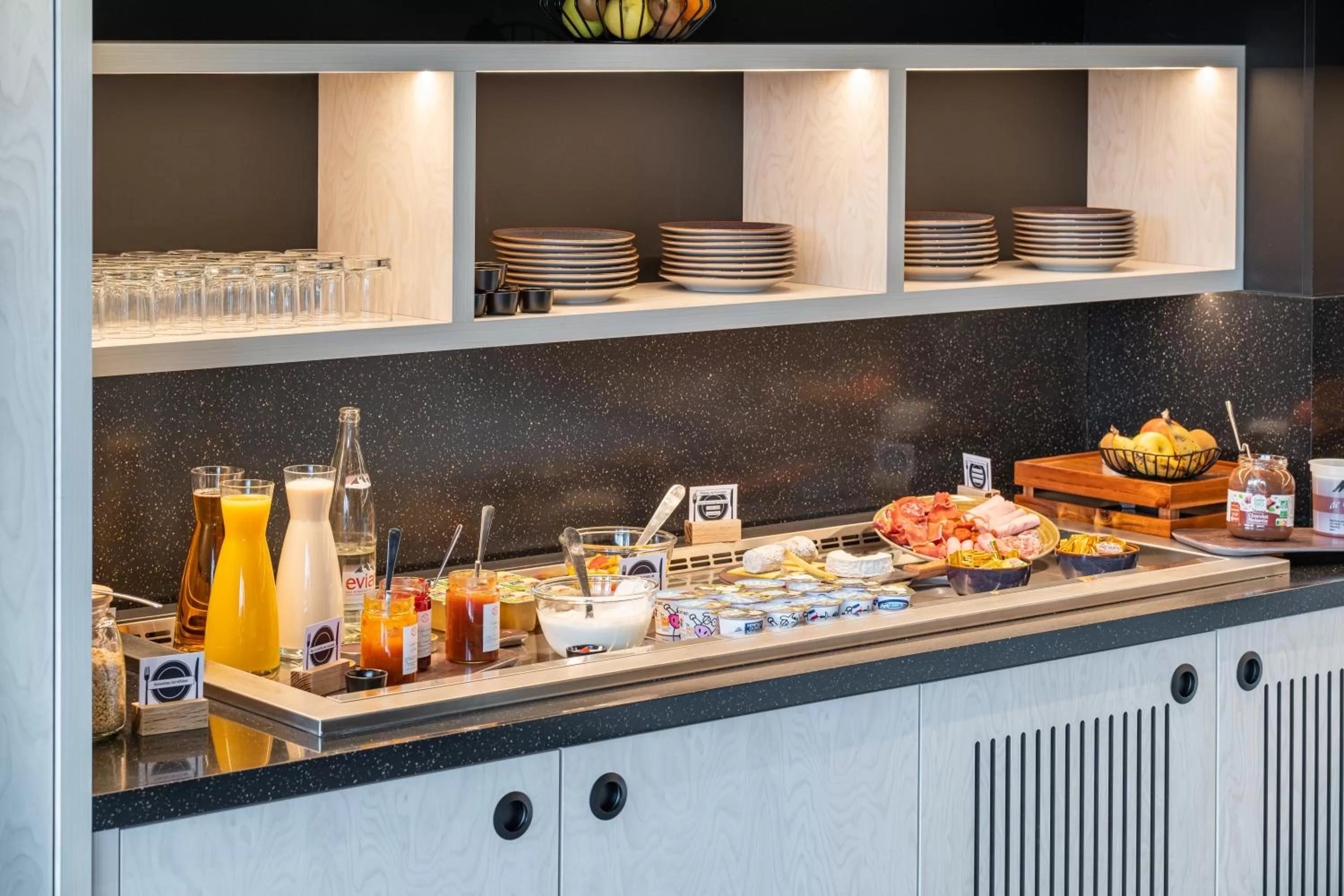 Breakfast in Kyriad Tours Sud - Ballan Mire