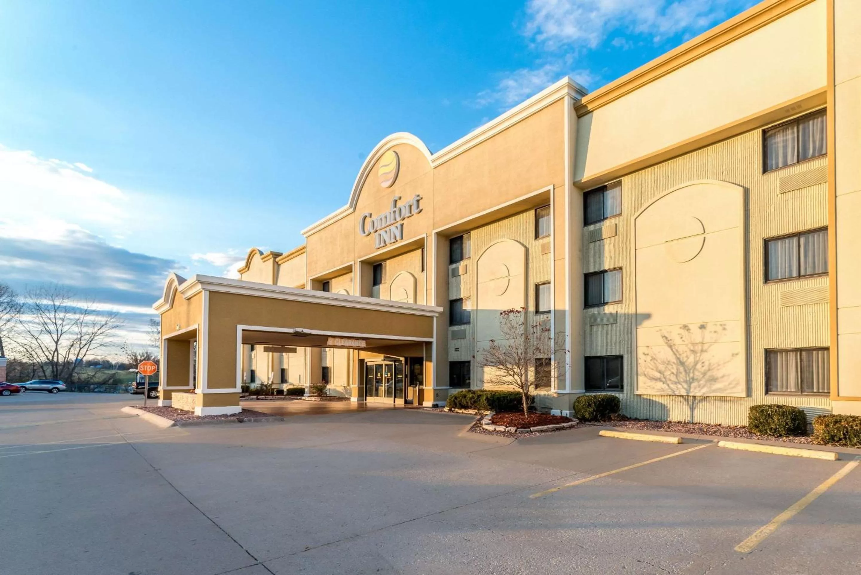 Property building in Comfort Inn Festus-St Louis South