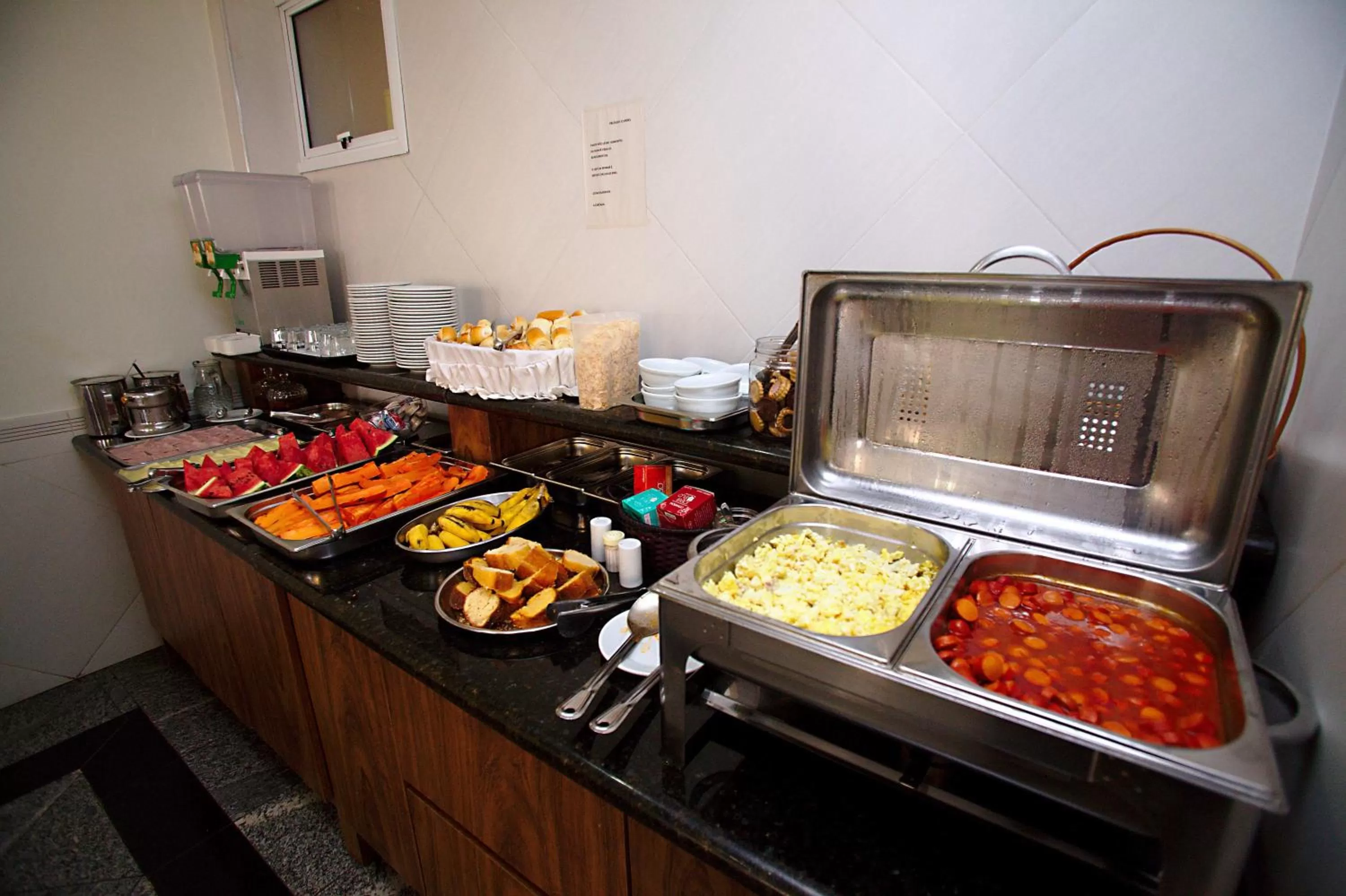 Restaurant/places to eat in Cinelandia Hotel