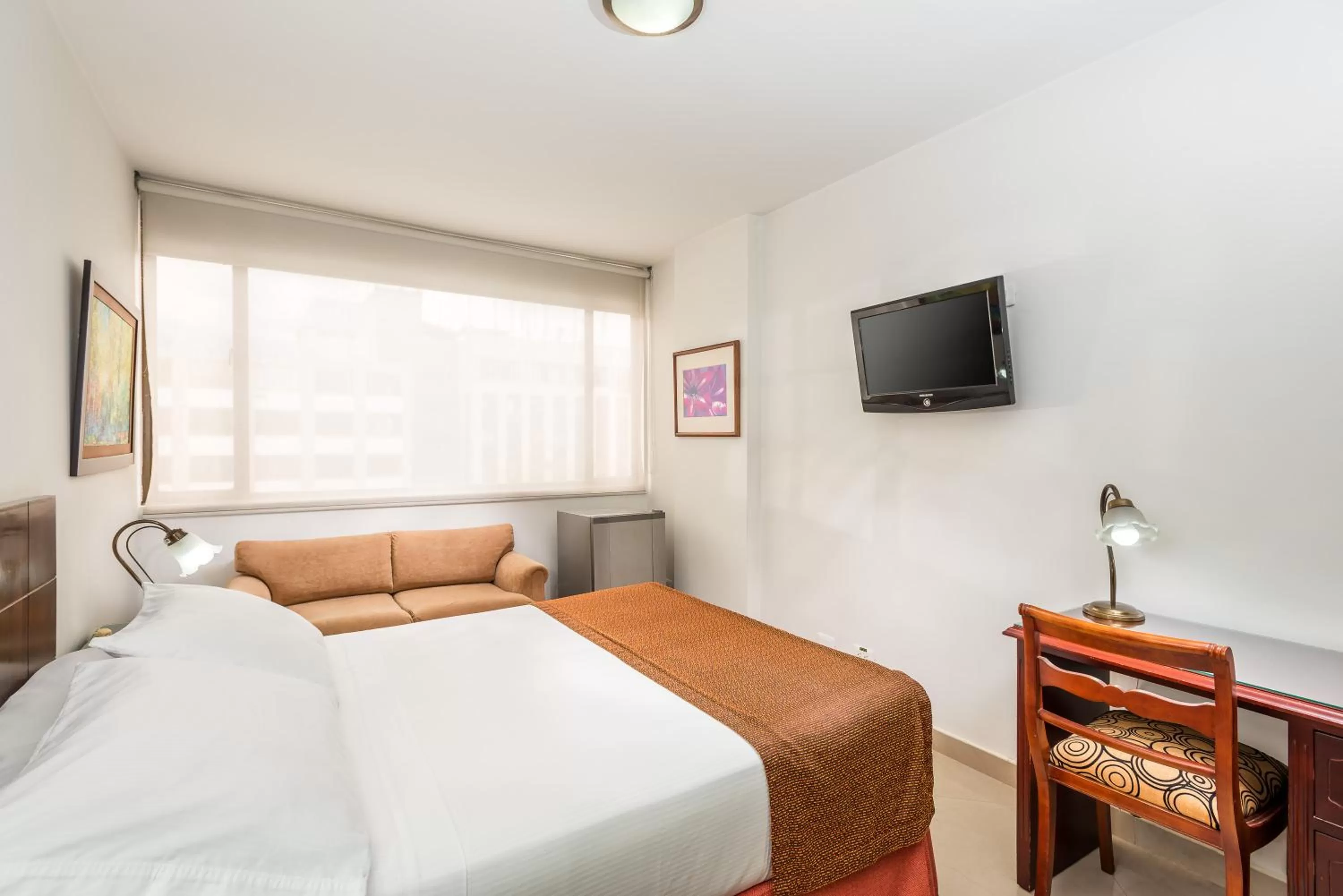 Bedroom, Bed in Hotel Dann Combeima