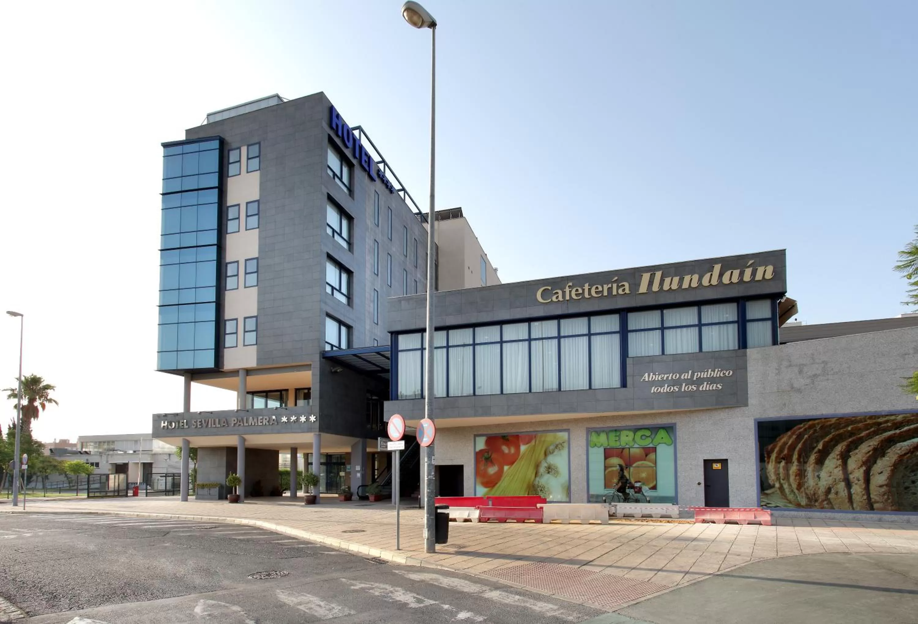 Property building in Exe Sevilla Palmera