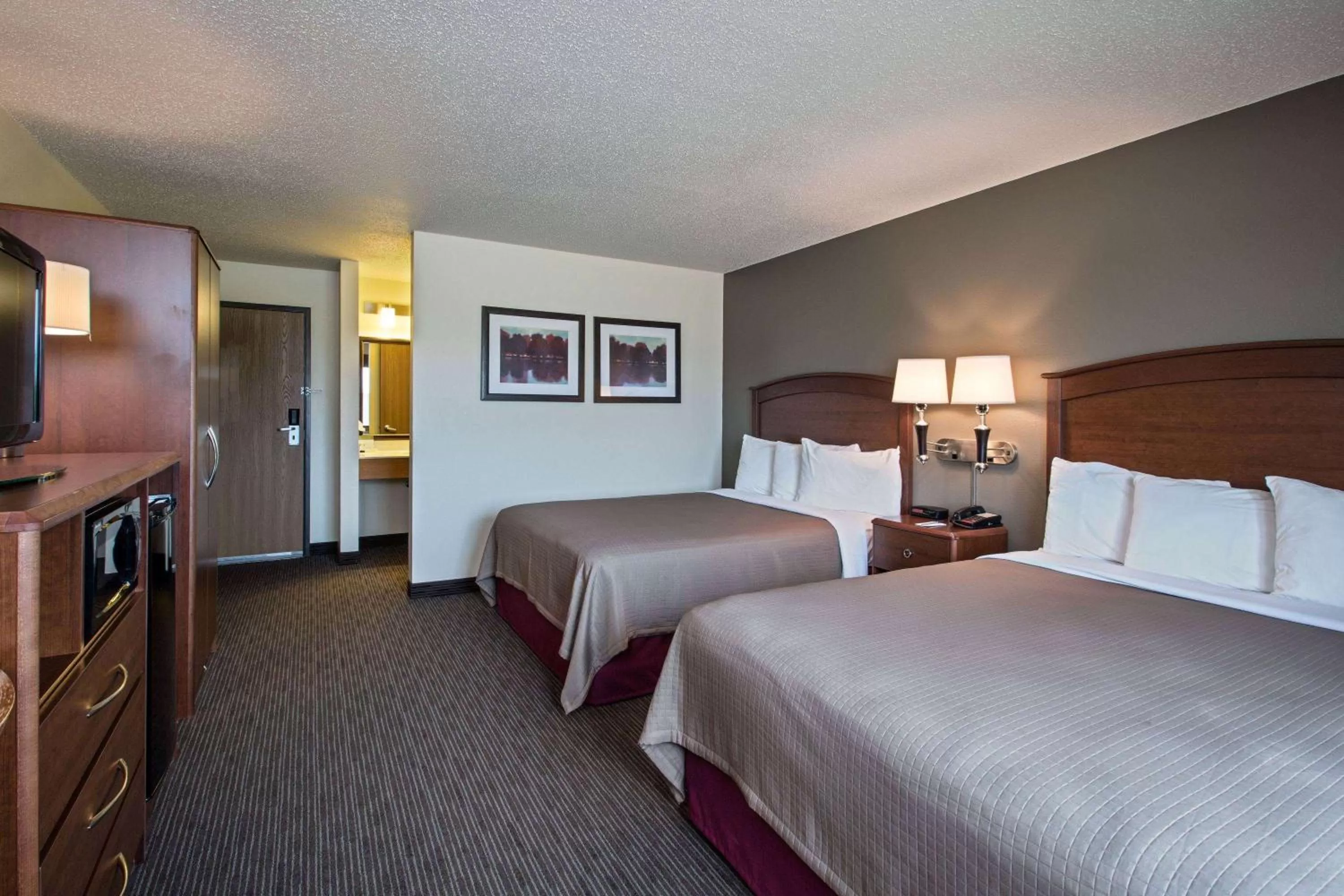 Photo of the whole room, Bed in AmericInn by Wyndham Grundy Center