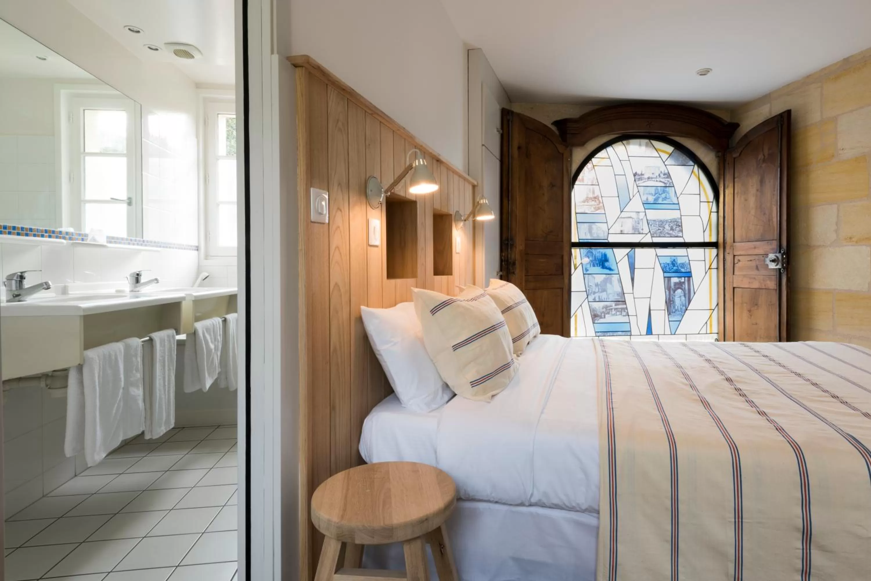 Bed in Auberge de la Commanderie