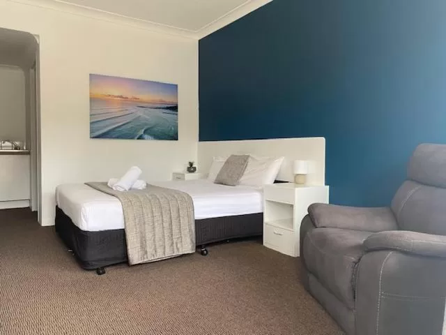 Bed in Blue Pelican Motel