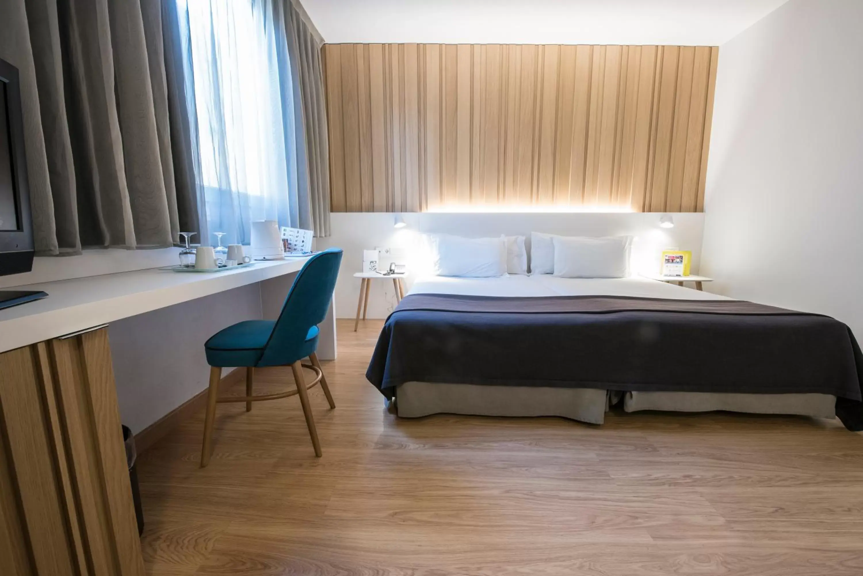 Standard Double or Twin Room with Extra Bed in Silken Ramblas Standard Double or Twin Room with Extra Bed in Silken Ramblas