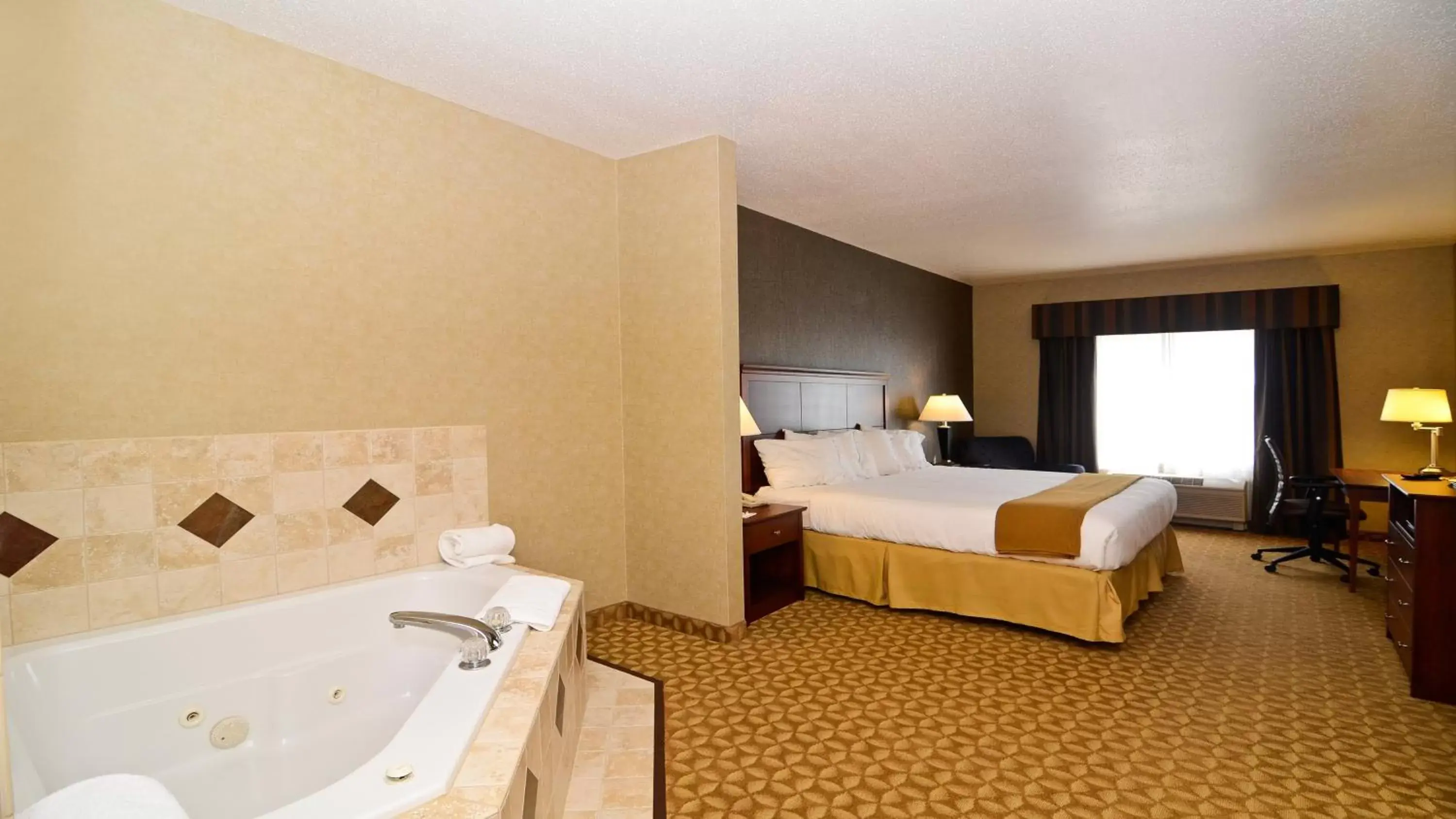 King Suite with Whirlpool in Holiday Inn Express Hotel & Suites Fort Atkinson, an IHG Hotel King Suite with Whirlpool in Holiday Inn Express Hotel & Suites Fort Atkinson, an IHG Hotel