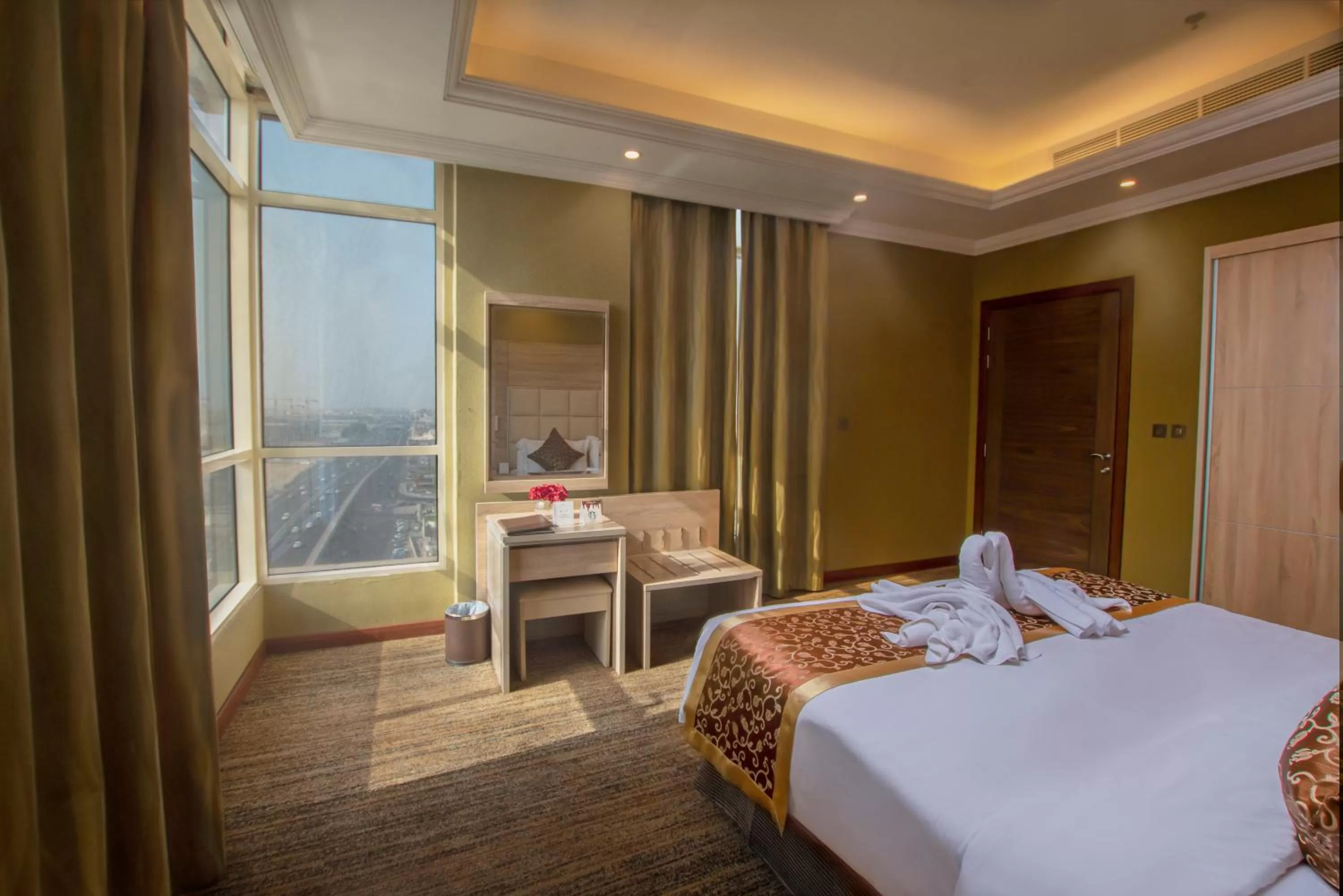 Photo of the whole room, Bed in Iridium 70 Hotel