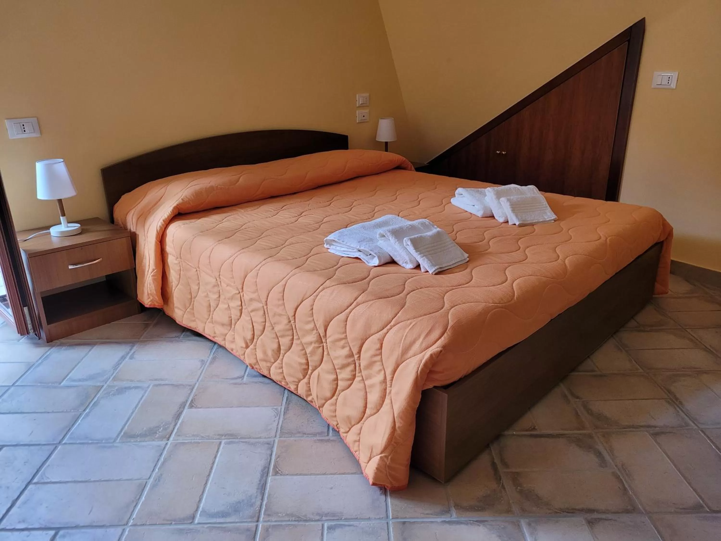 Alloggio turistico Magnifico Alessandro Valle Bernardo 04025 Lenola nei pressi di Fondi LT