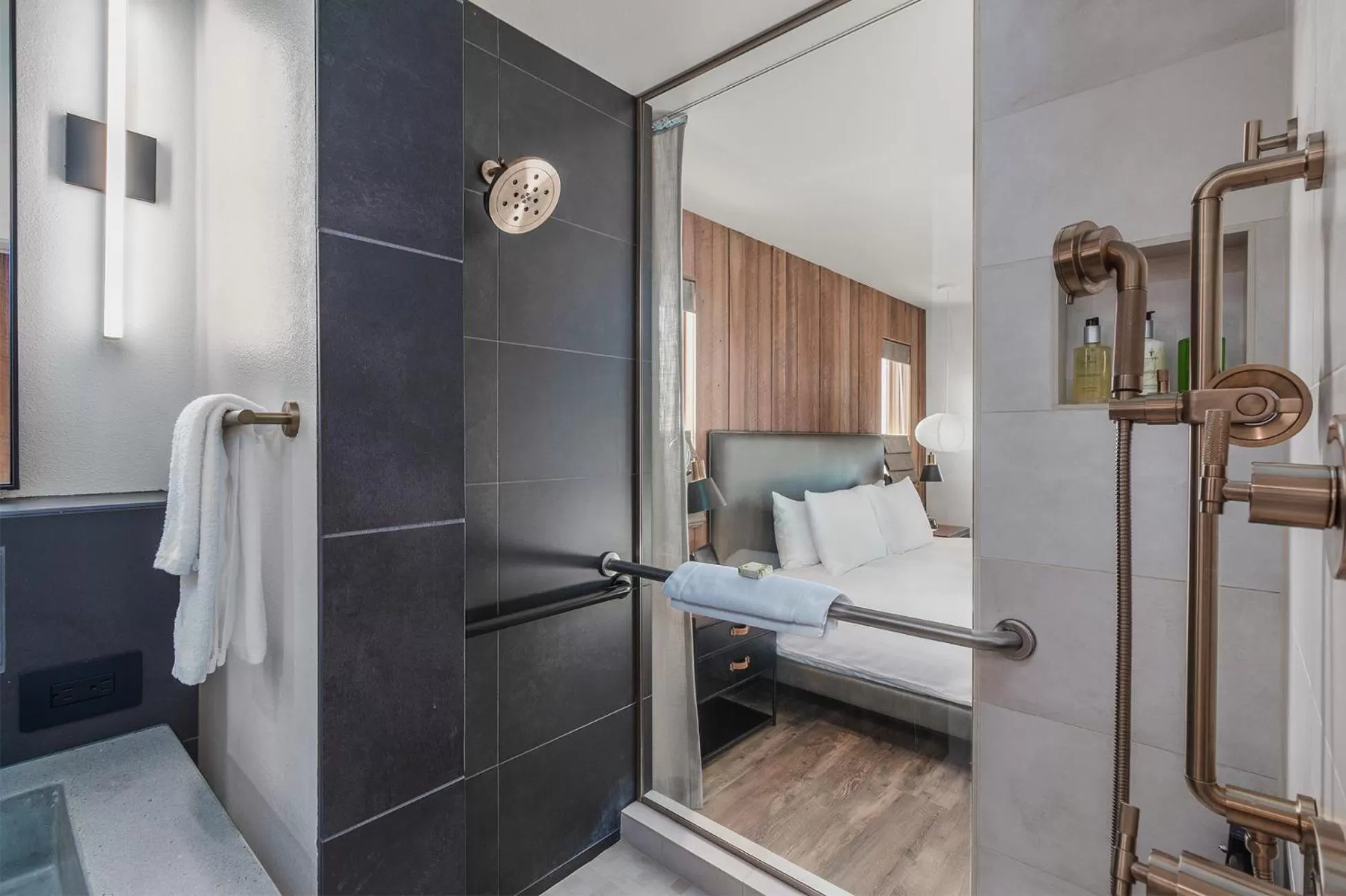 Bed in Headlands Coastal Lodge & Spa