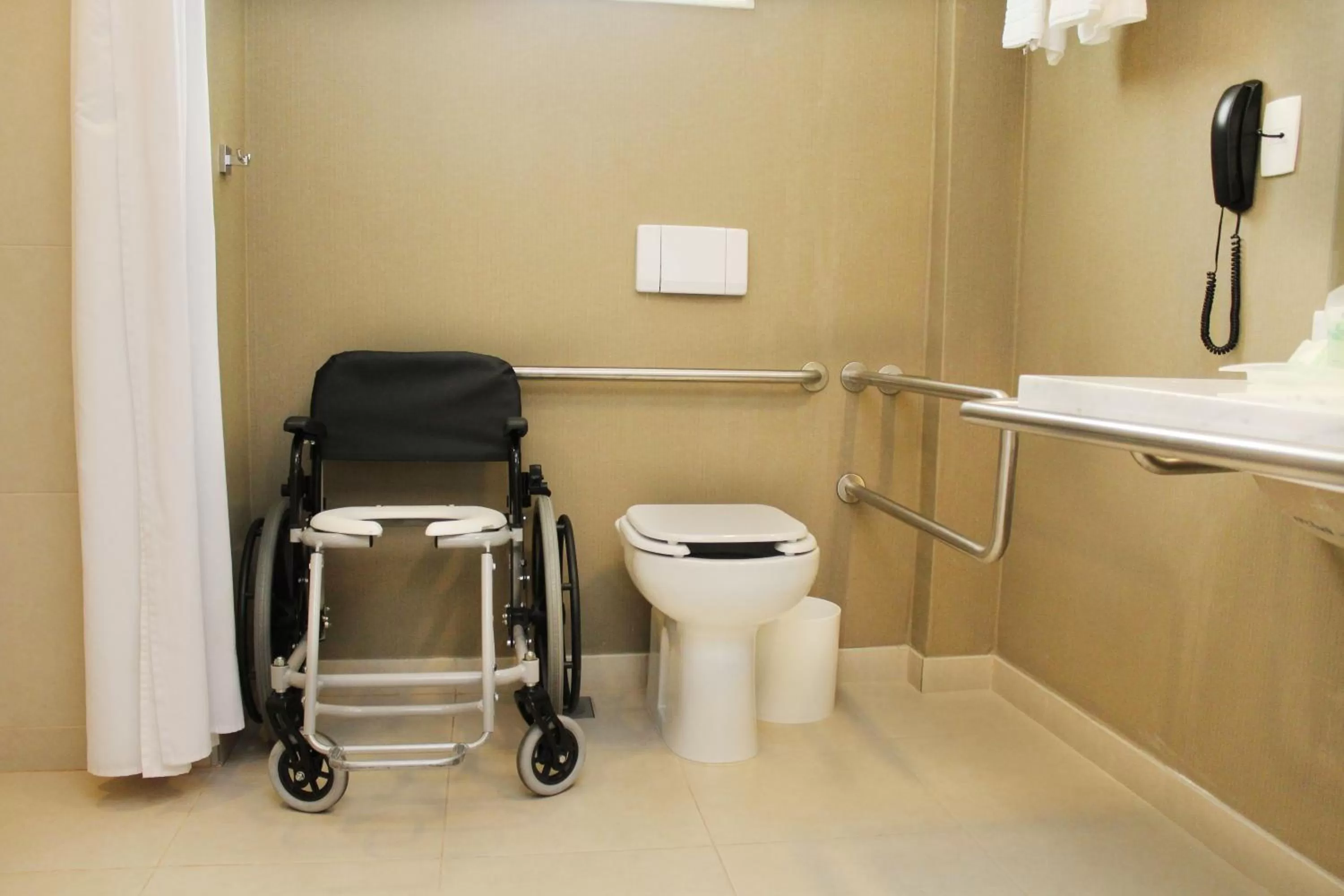 Bathroom in Holiday Inn Belo Horizonte Savassi by IHG