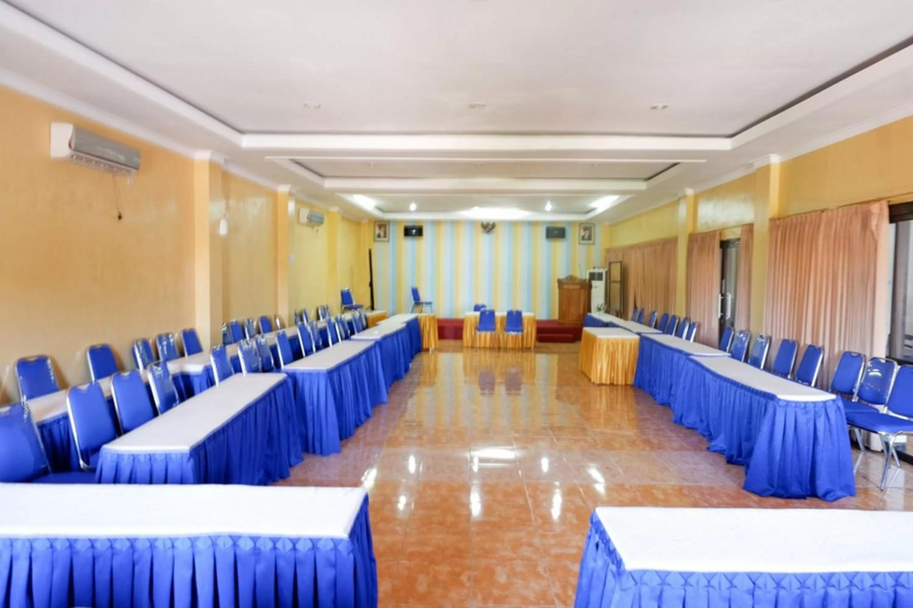Banquet/Function facilities in RedDoorz Plus near Stadion Wijaya Kusuma