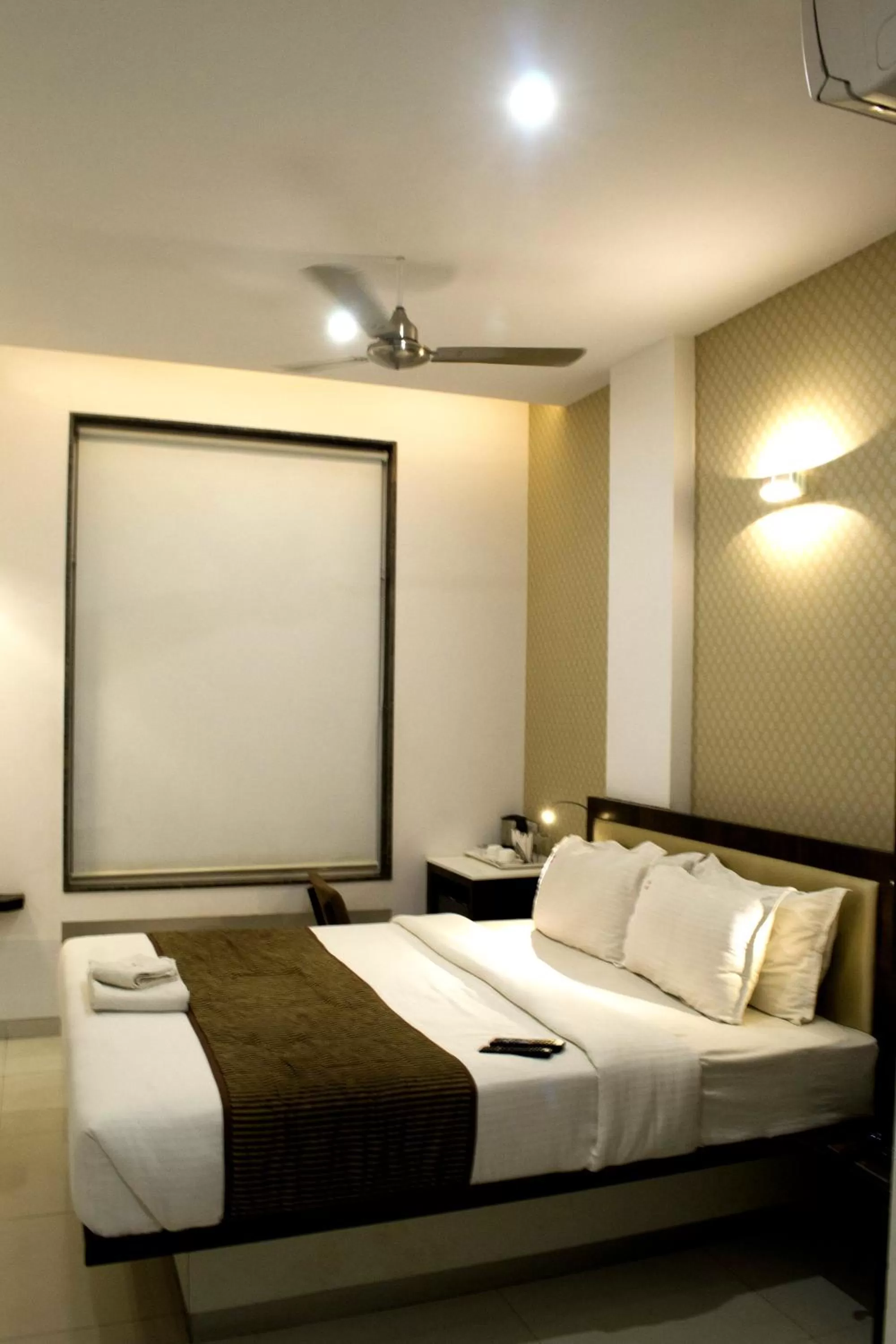 Bedroom, Bed in Hotel SRI SRI EXECUTIVE KOLHAPUR NEAR MAHALAXMI TEMPLE