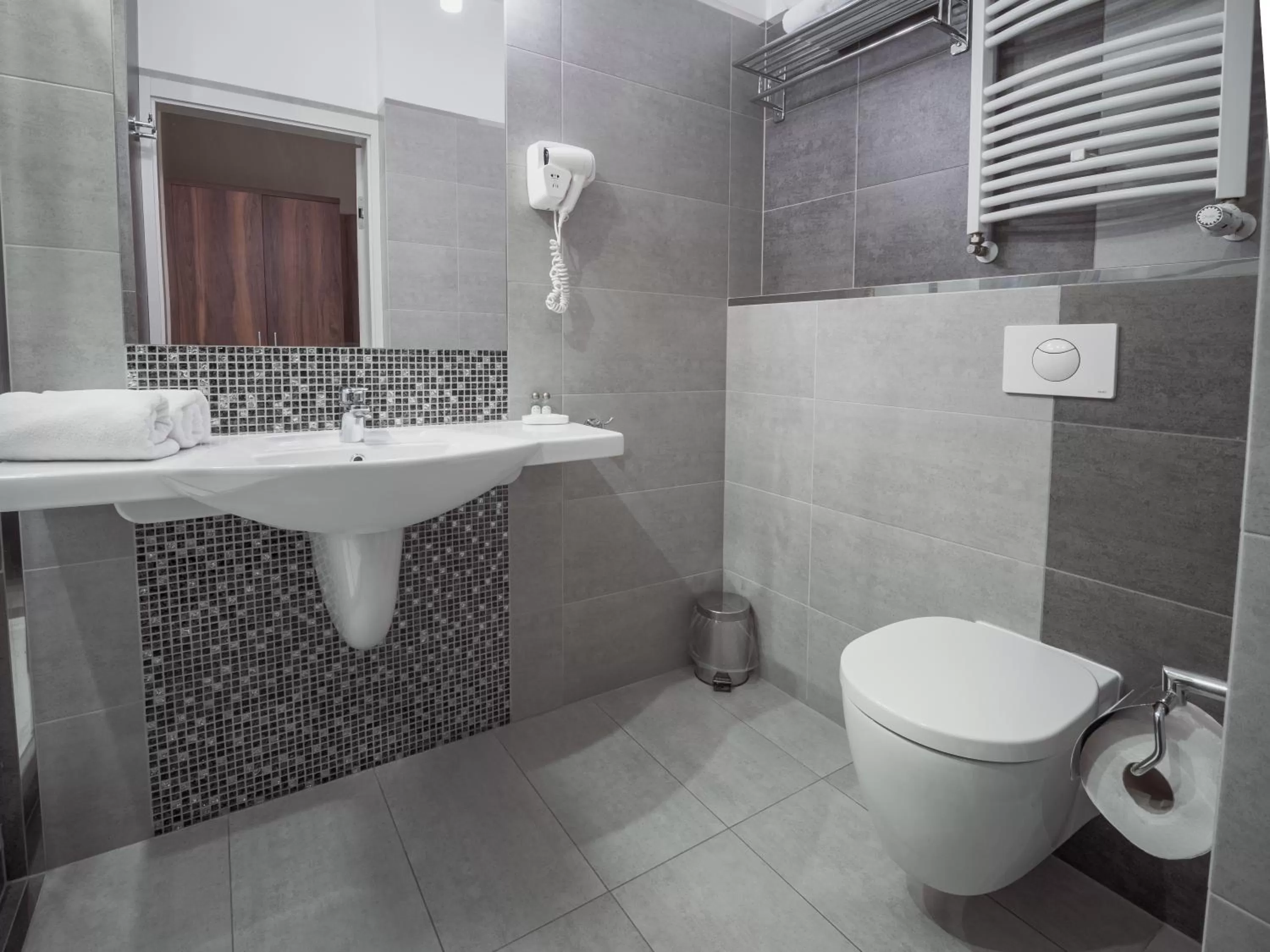 Bathroom in Hotel Miodowa