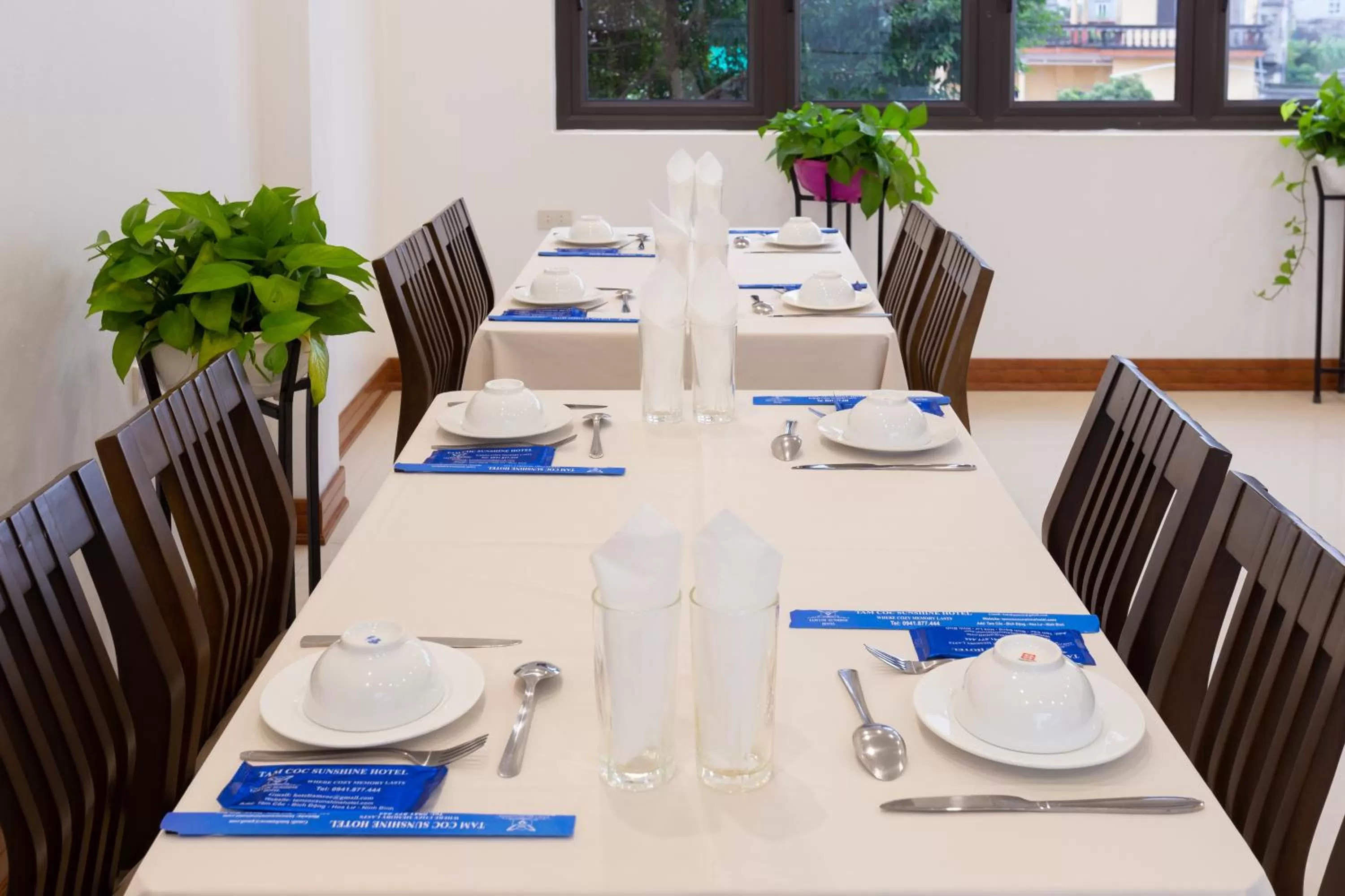 Restaurant/places to eat in TAM COC SUNSHINE HOTEL