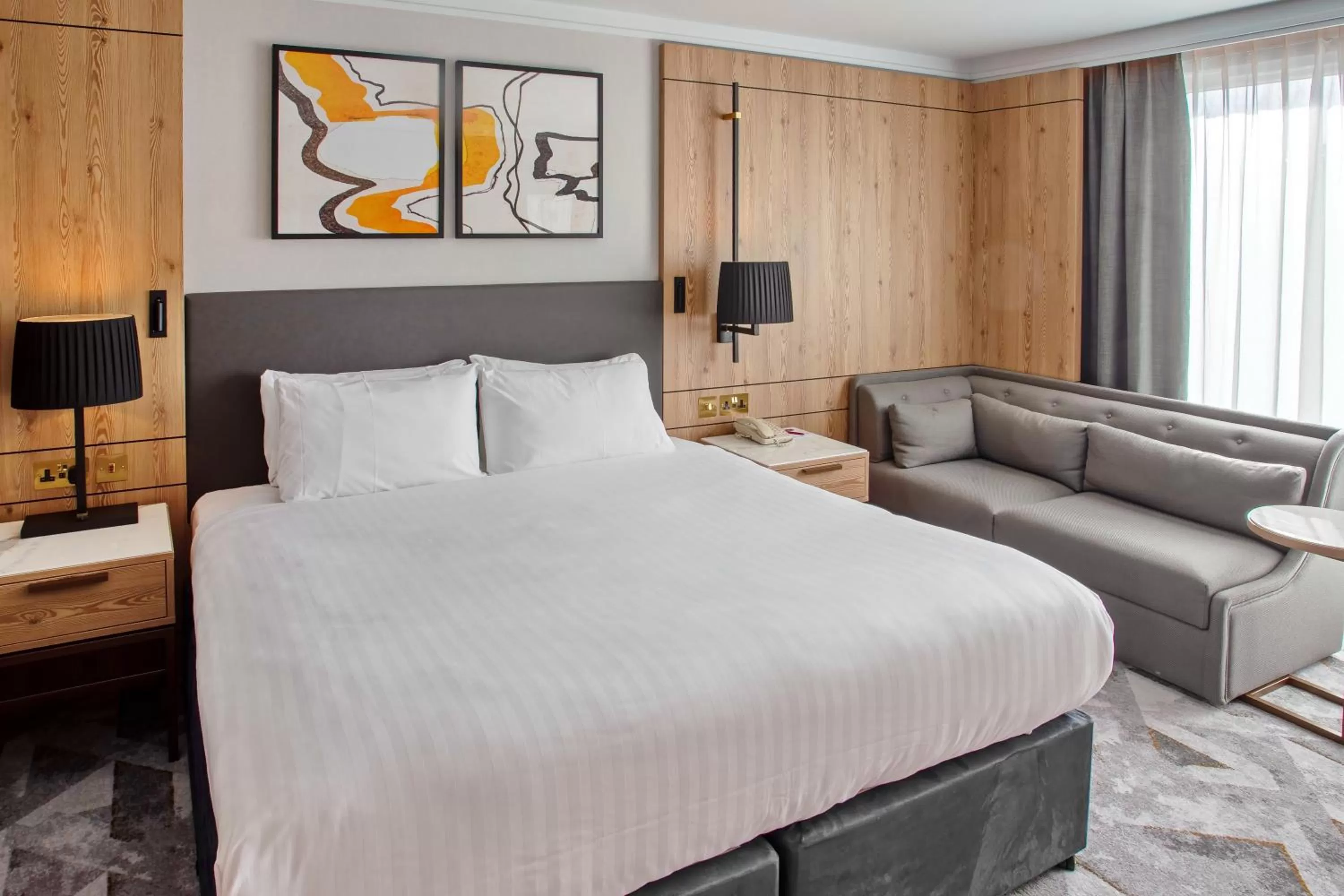 Photo of the whole room, Bed in Crowne Plaza Marlow by IHG